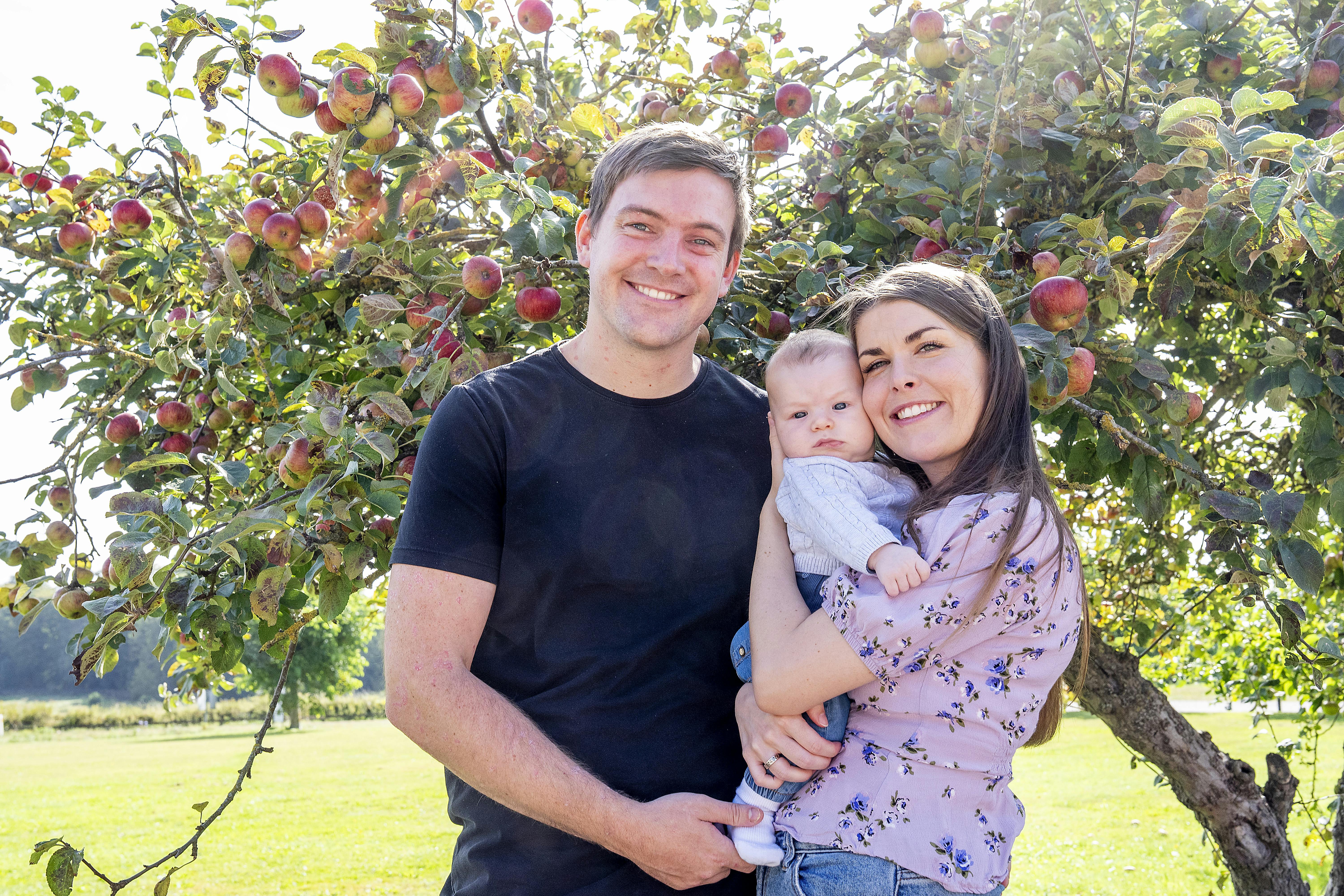 Emilie og Anders fandt kærligheden under optagelserne til TV 2-program, nu går søsteren i hendes fodspor.