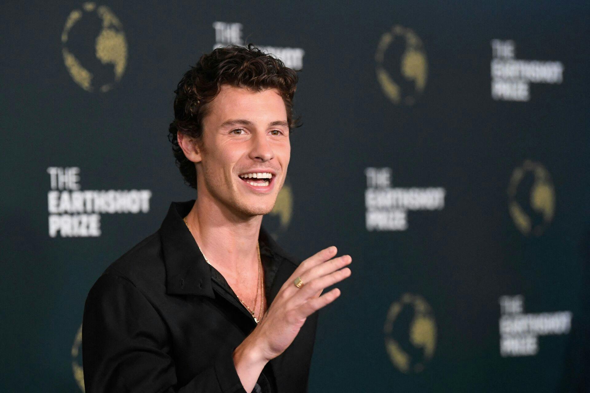 Canadian singer Shawn Mendes gestures upon arrival at the Earthshot Prize 2025 awards ceremony at the Museum of Tomorrow in Rio de Janeiro, Brazil, on November 5, 2025. (Photo by Daniel RAMALHO / AFP)