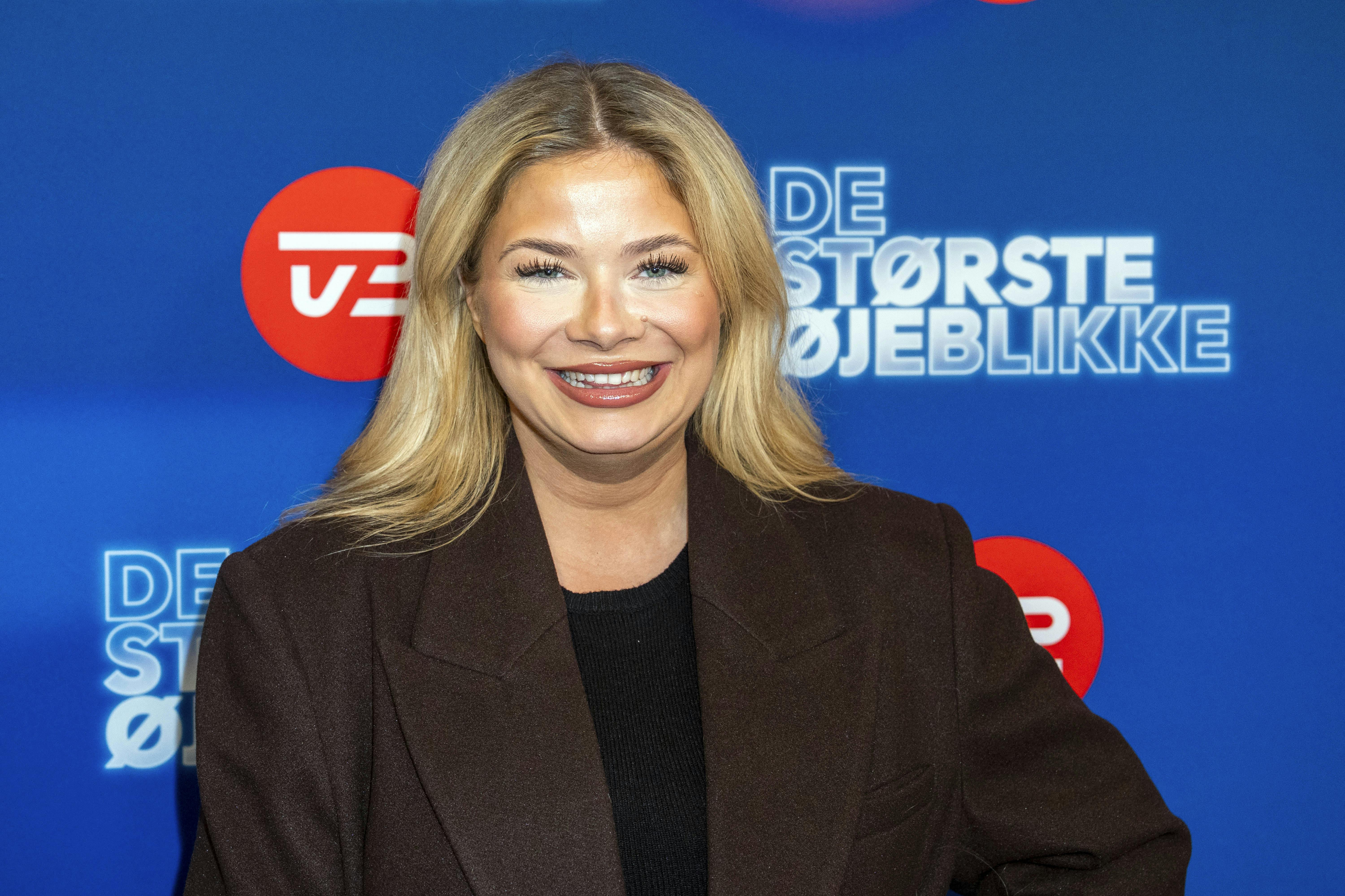 Sissal stråler af lykke, hun har nemlig fundet kærligheden.