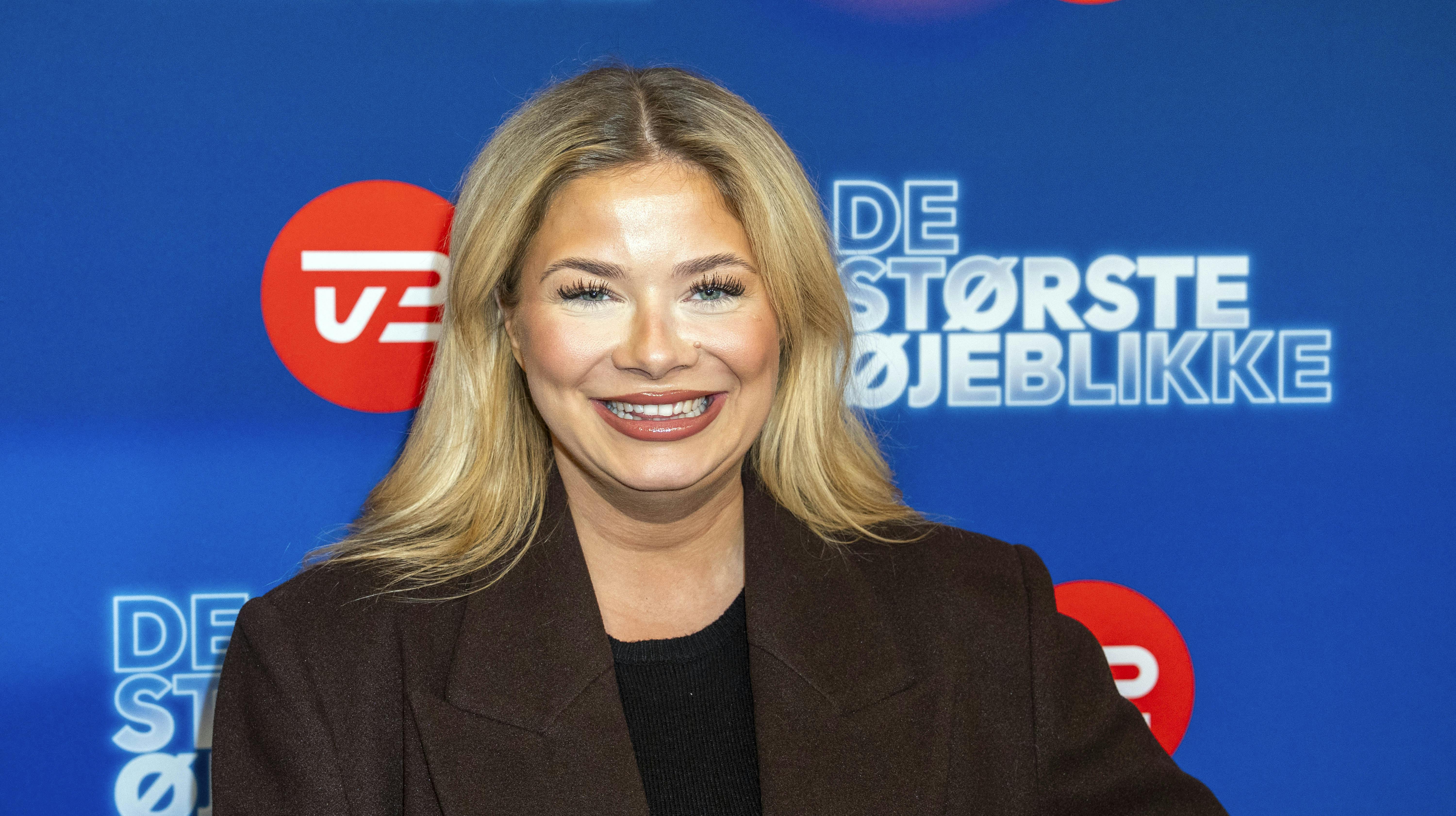 Sissal stråler af lykke, hun har nemlig fundet kærligheden.