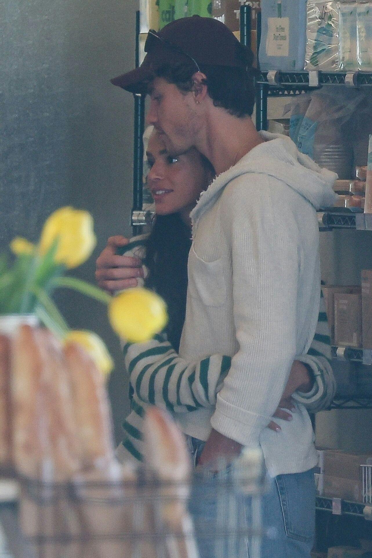 *EXCLUSIVE* Los Angeles, CA **WEB MUST CALL FOR PRICING** Shawn Mendes and Bruna Marquezine are spotted sharing PDA during a grocery stop at an organic store in Los Angeles. Pictured: Shawn Mendes, Bruna Marquezine BACKGRID USA 7 JANUARY 2026 USA: +1 310 798 9111 / usasales@backgrid.com UK: +44 208 344 2007 / uksales@backgrid.com *UK Clients - Pictures Containing Children Please Pixelate Face Prior To Publication*