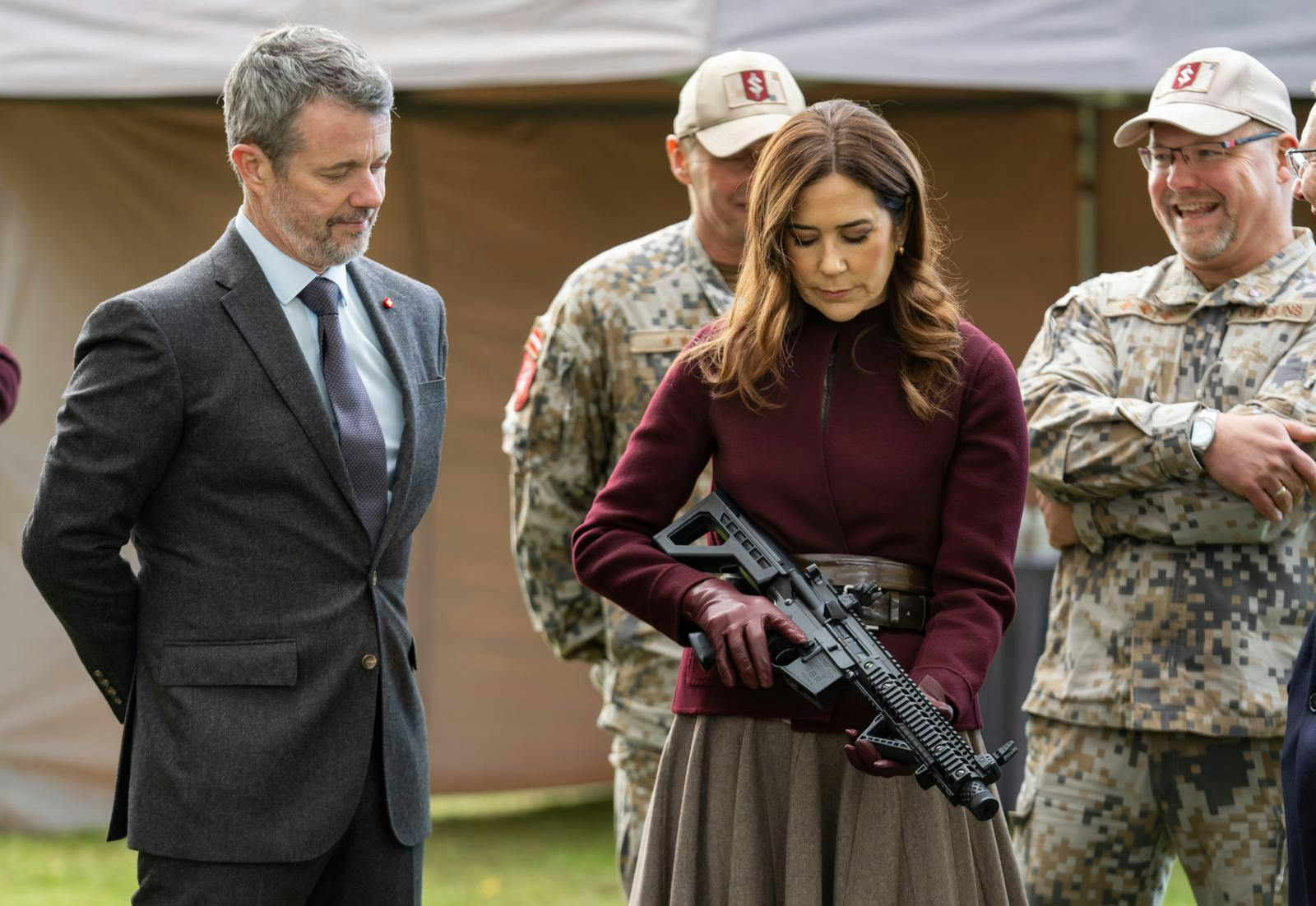 Kongeparret skal tæt på cyberkrig og militærtræning under statsbesøget i Baltikum sidst i januar, afslører Kongehuset.