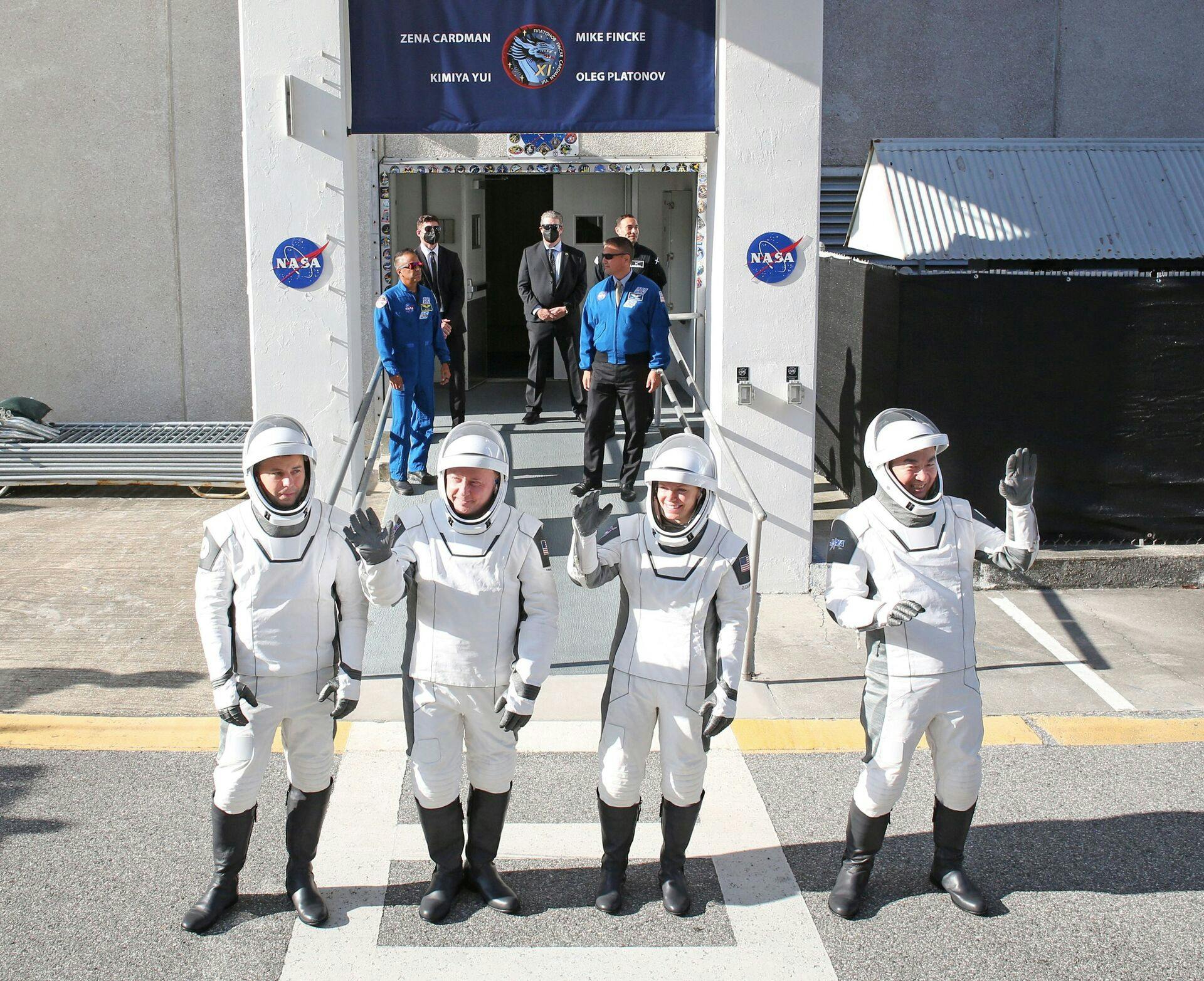 Et medlem af Crew-11 er blevet ramt af helbredsproblem, og derfor skal de hjem.