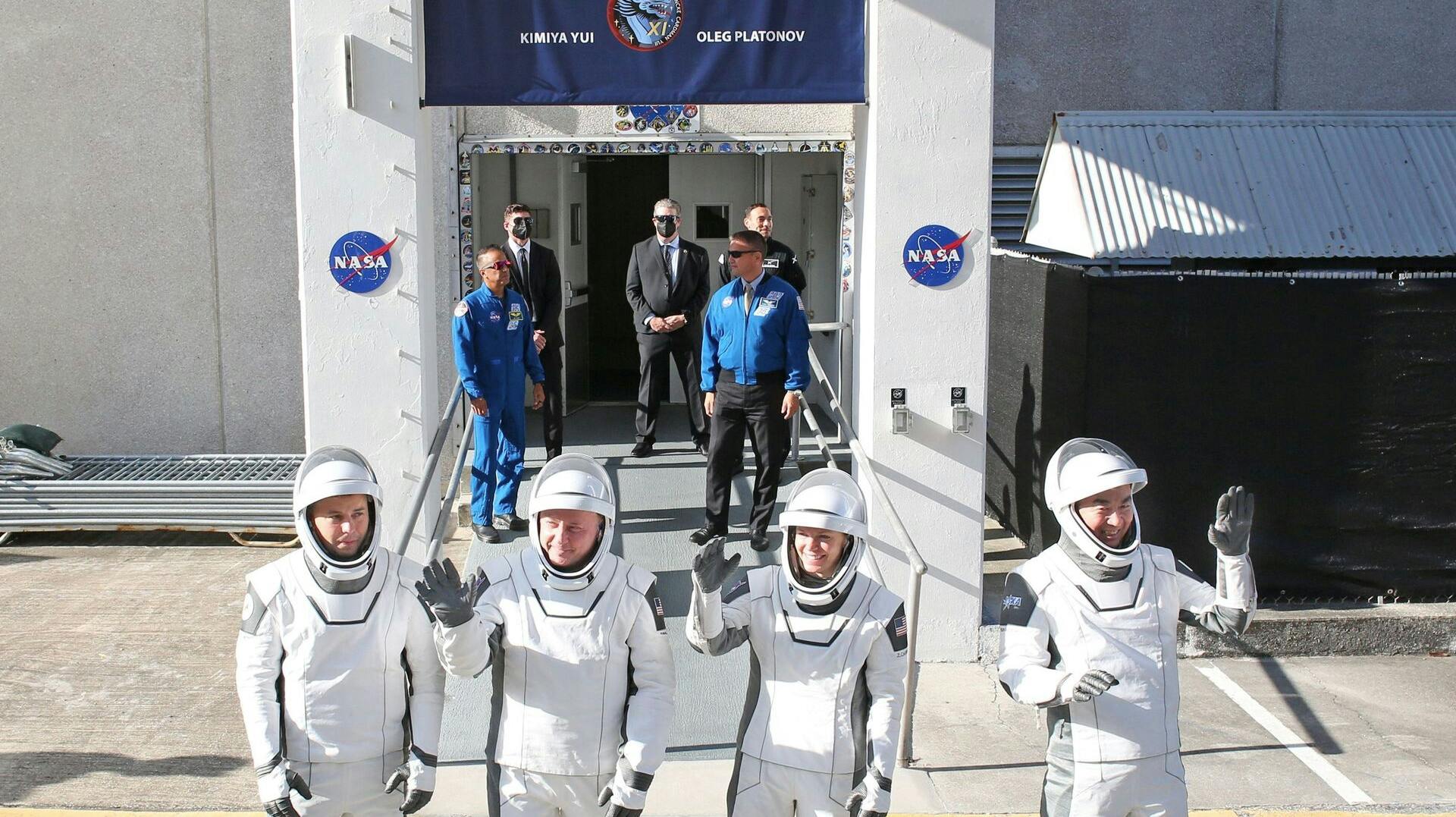 Et medlem af Crew-11 er blevet ramt af helbredsproblem, og derfor skal de hjem.