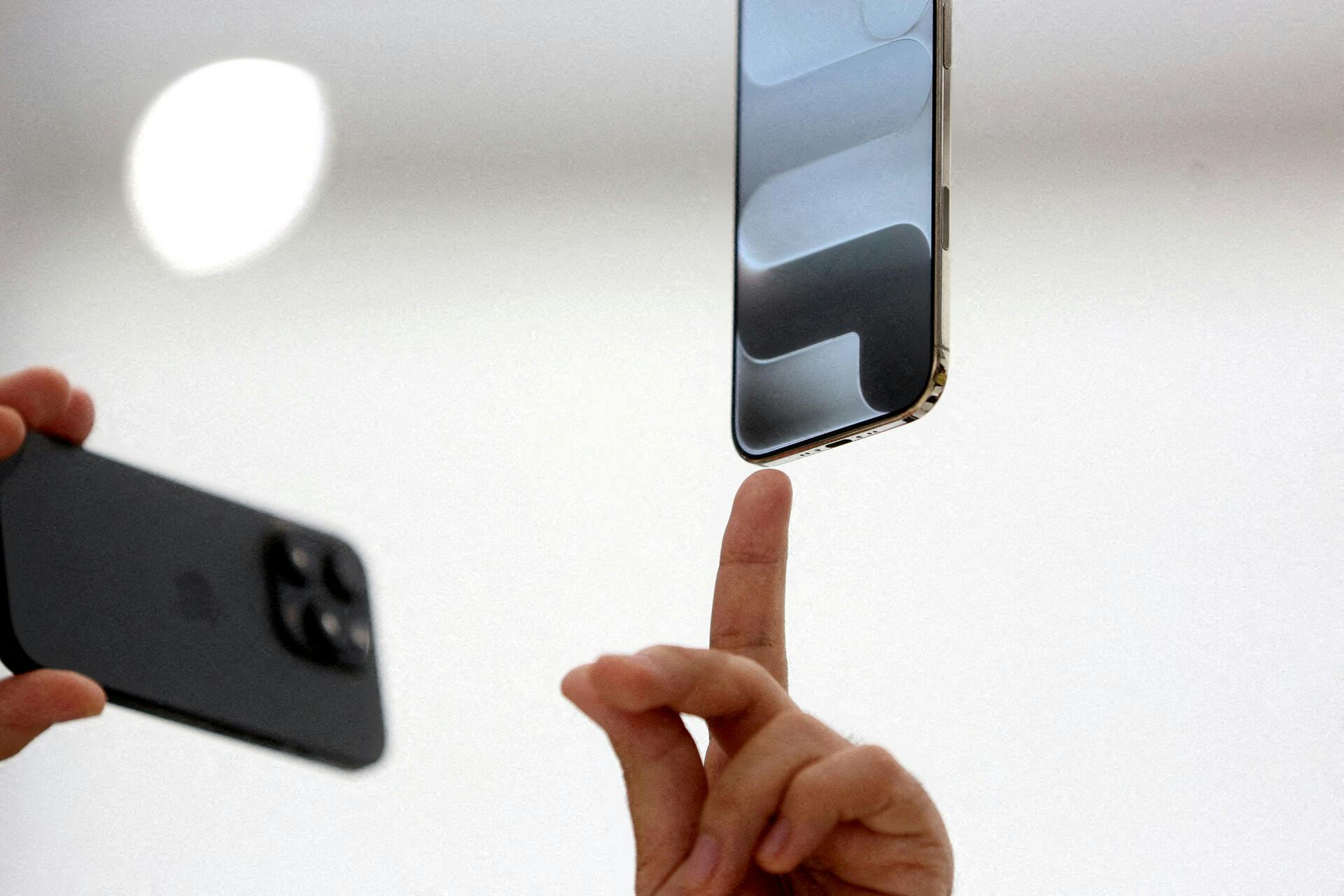 Hvis rygterne holder, kan fremtidige lanceringer presse helt almindelige købere op i dyrere modeller.