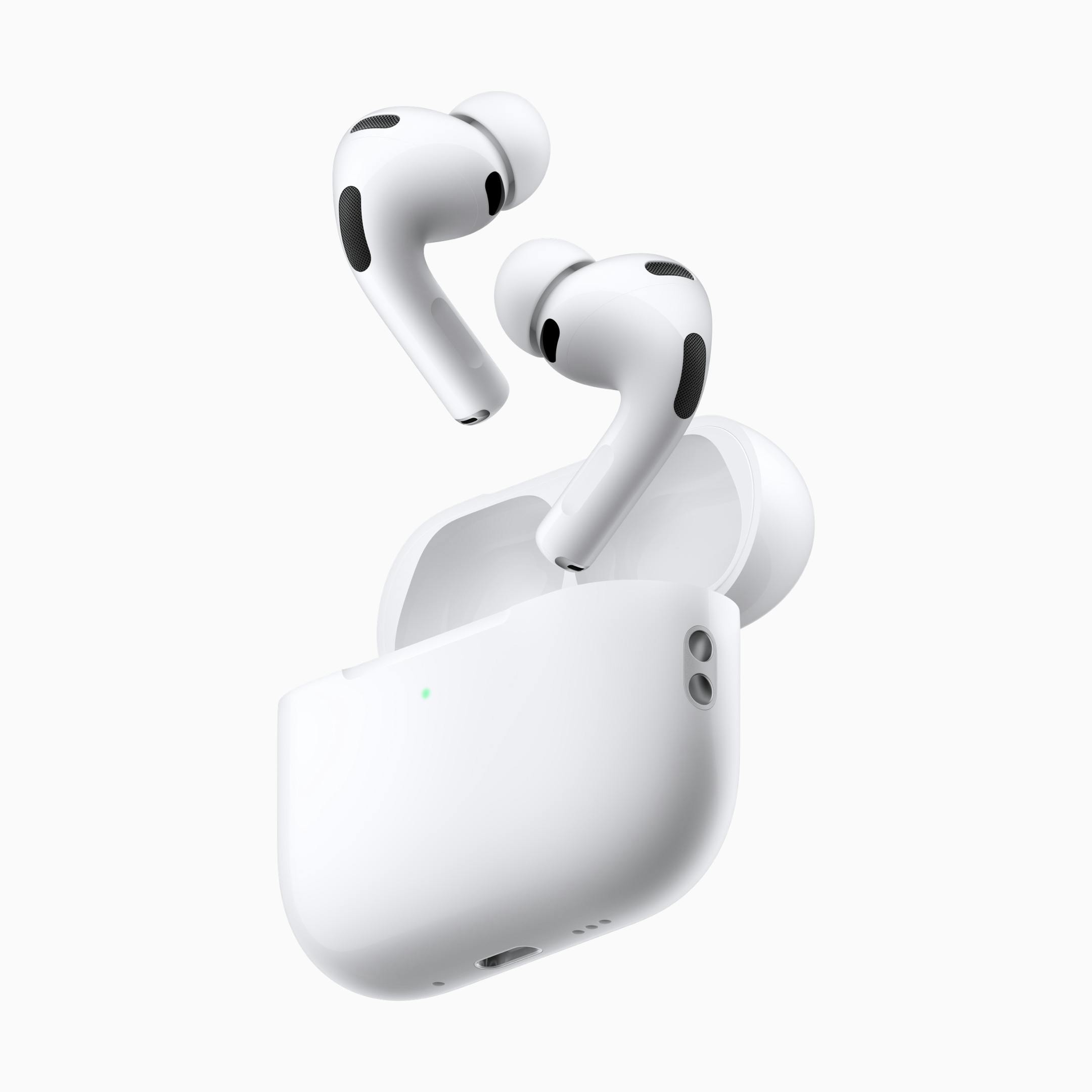 AirPods kan få et markant løft i 2026, hvis rygterne holder. Forventningerne peger på bedre lyd, smartere støjreduktion og nye AI-funktioner, hvor Siri i højere grad skal forstå kontekst og måske endda bruge sensorer eller kameraer til at reagere på omgivelserne.