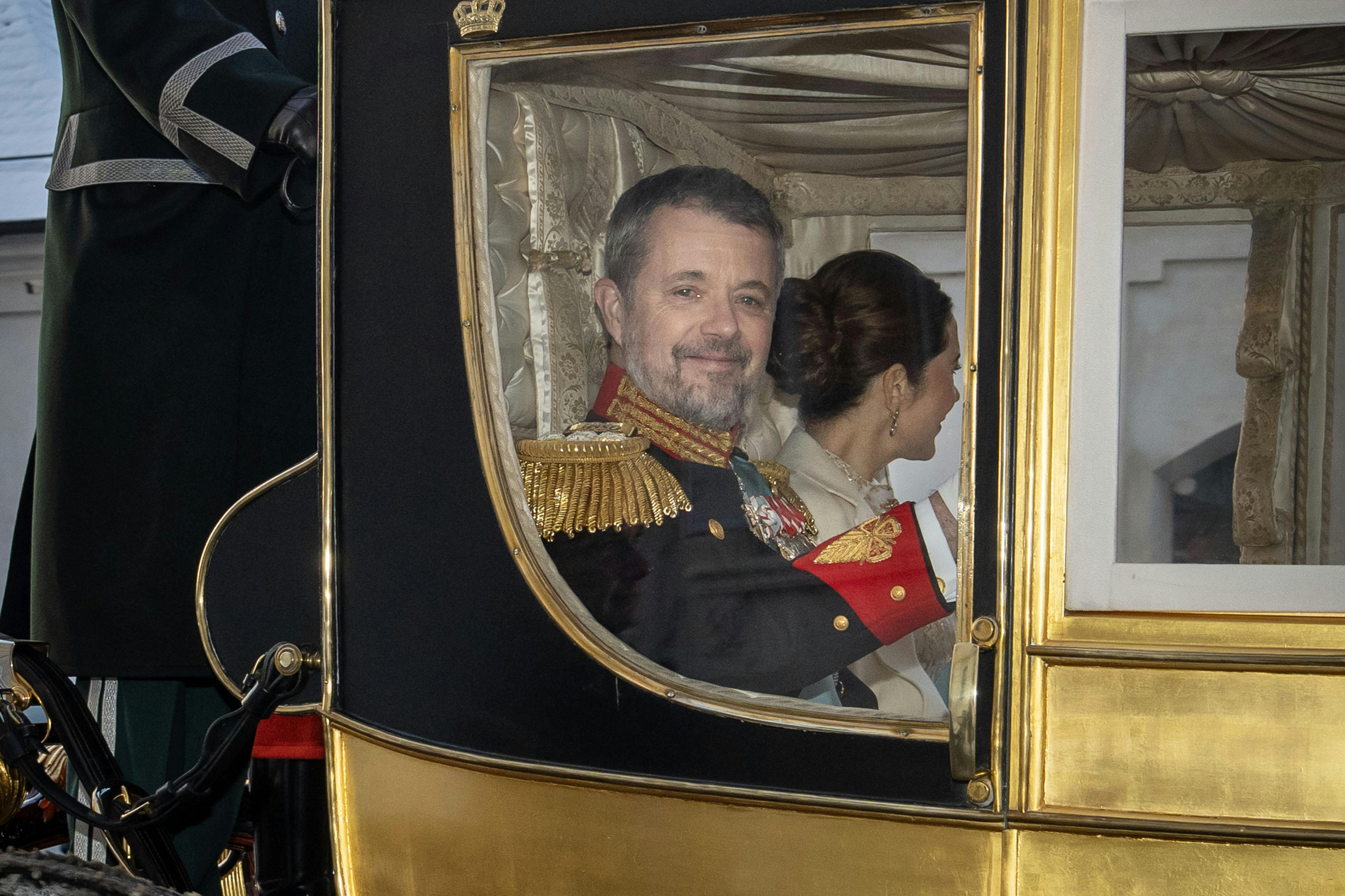 Kong Frederik og dronning Mary er i udlandet. 