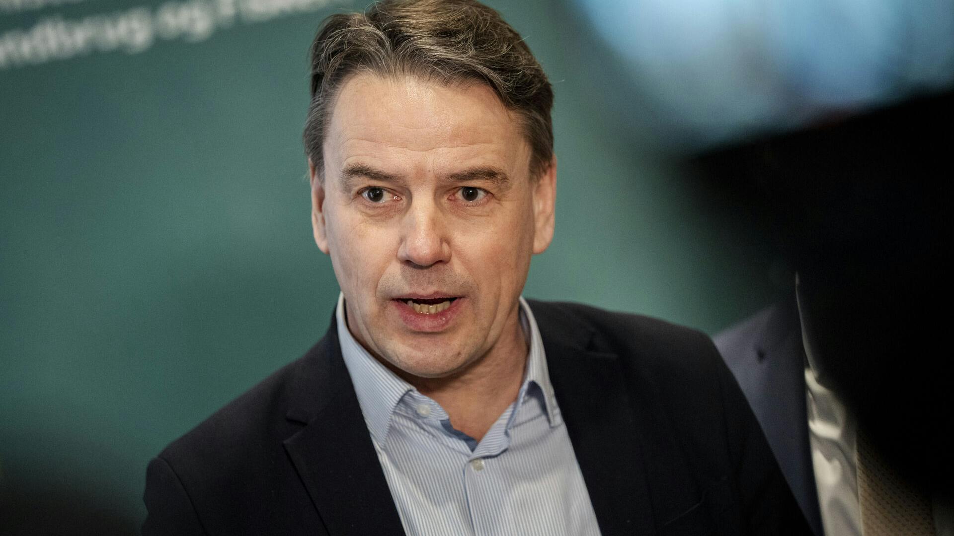 Udenrigspolitisk Nævn har selv inviteret de amerikanske senatorer til Danmark, oplyser Christian Friis Bach til TV 2.