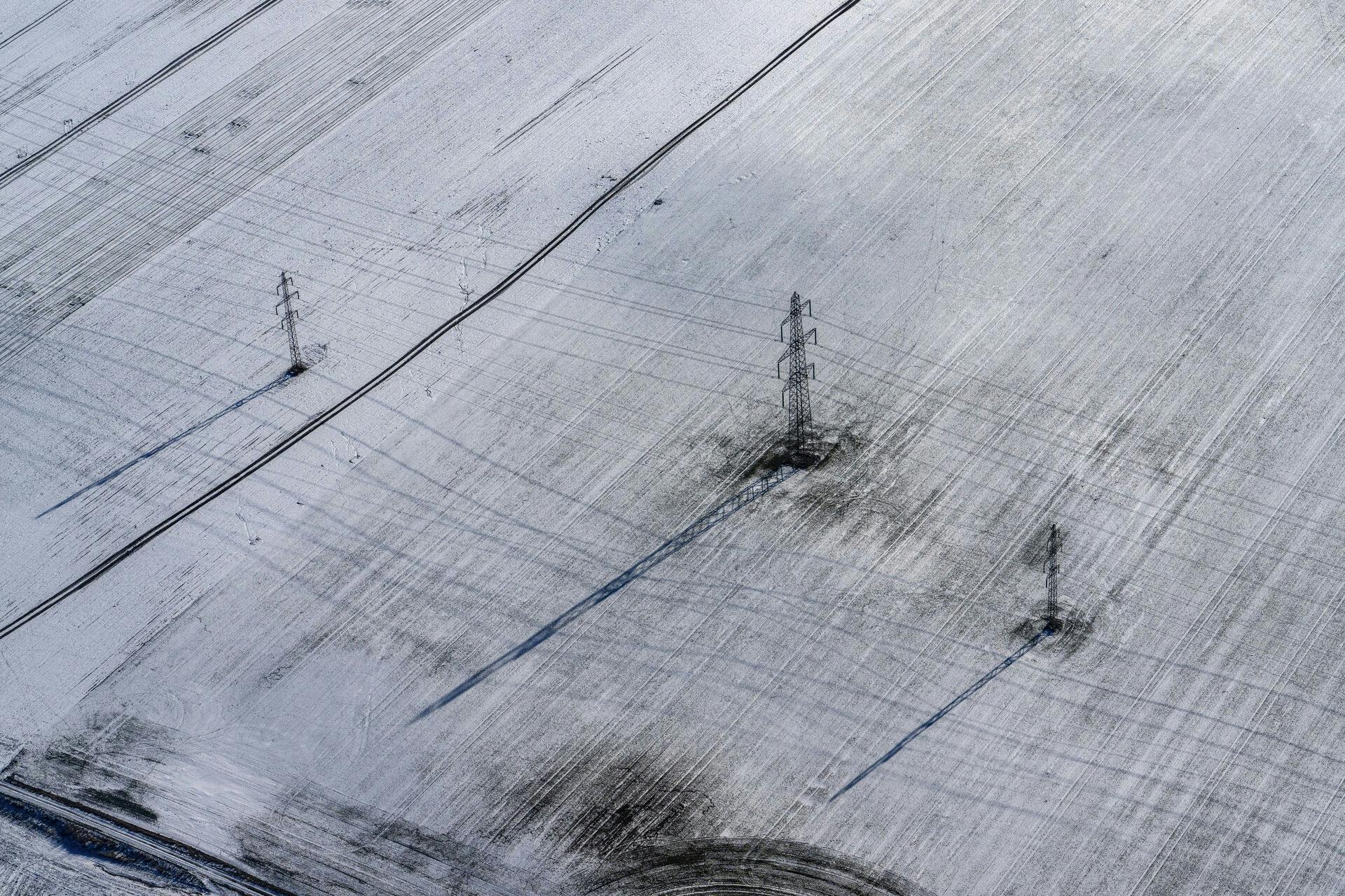 Flere danskere er søndag morgen ramt af strømnedbrud. 