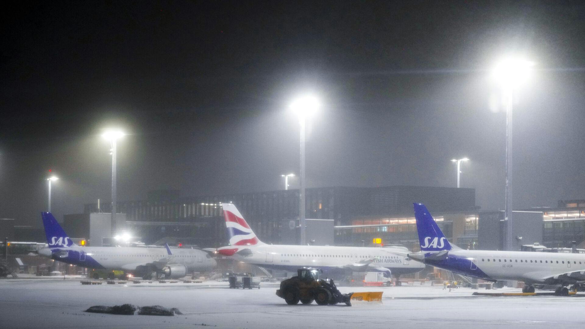 Søndag eftermiddag har man valgt at lukke en landingsbane i Oslo, efter der muligvis er blevet observeret en drone.