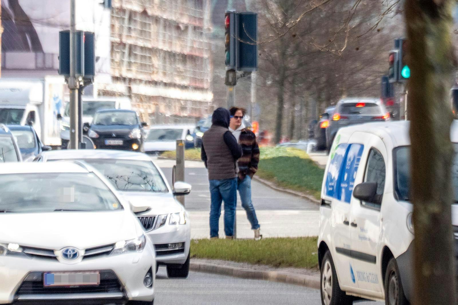 Politiet har ransaget lejligheden, som tilhører en af kvinderne fra sagen mod Marius Borg Høiby. Fundene kan nu føre til nye, alvorlige tiltaler i den omfattende straffesag.