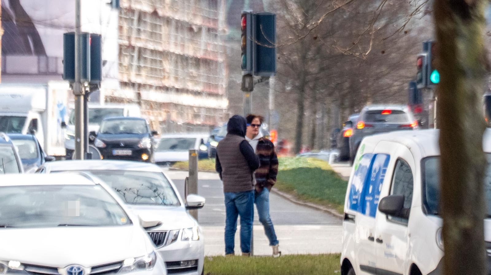 Politiet har ransaget lejligheden, som tilhører en af kvinderne fra sagen mod Marius Borg Høiby. Fundene kan nu føre til nye, alvorlige tiltaler i den omfattende straffesag.