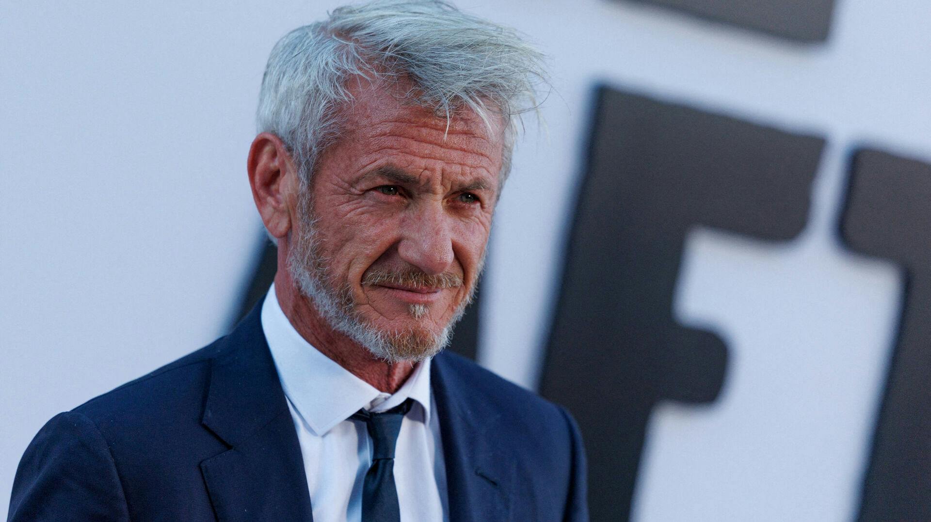 FILE PHOTO: Cast member Sean Penn poses on the red carpet for the world premiere of the film "One Battle After Another" in the Hollywood neighborhood of Los Angeles, California, U.S., September 8, 2025. REUTERS/Mike Blake/File Photo