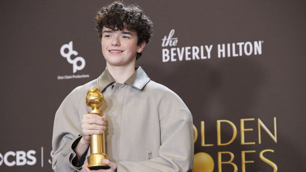 16-årige Owen Cooper blev natten til mandag den næstyngste mandlige skuespiller til at vinde en Golden Globe. I september blev han den yngste mandlige skuespiller til at modtage en Emmy-statuette. - Foto: Mario Anzuoni/Reuters