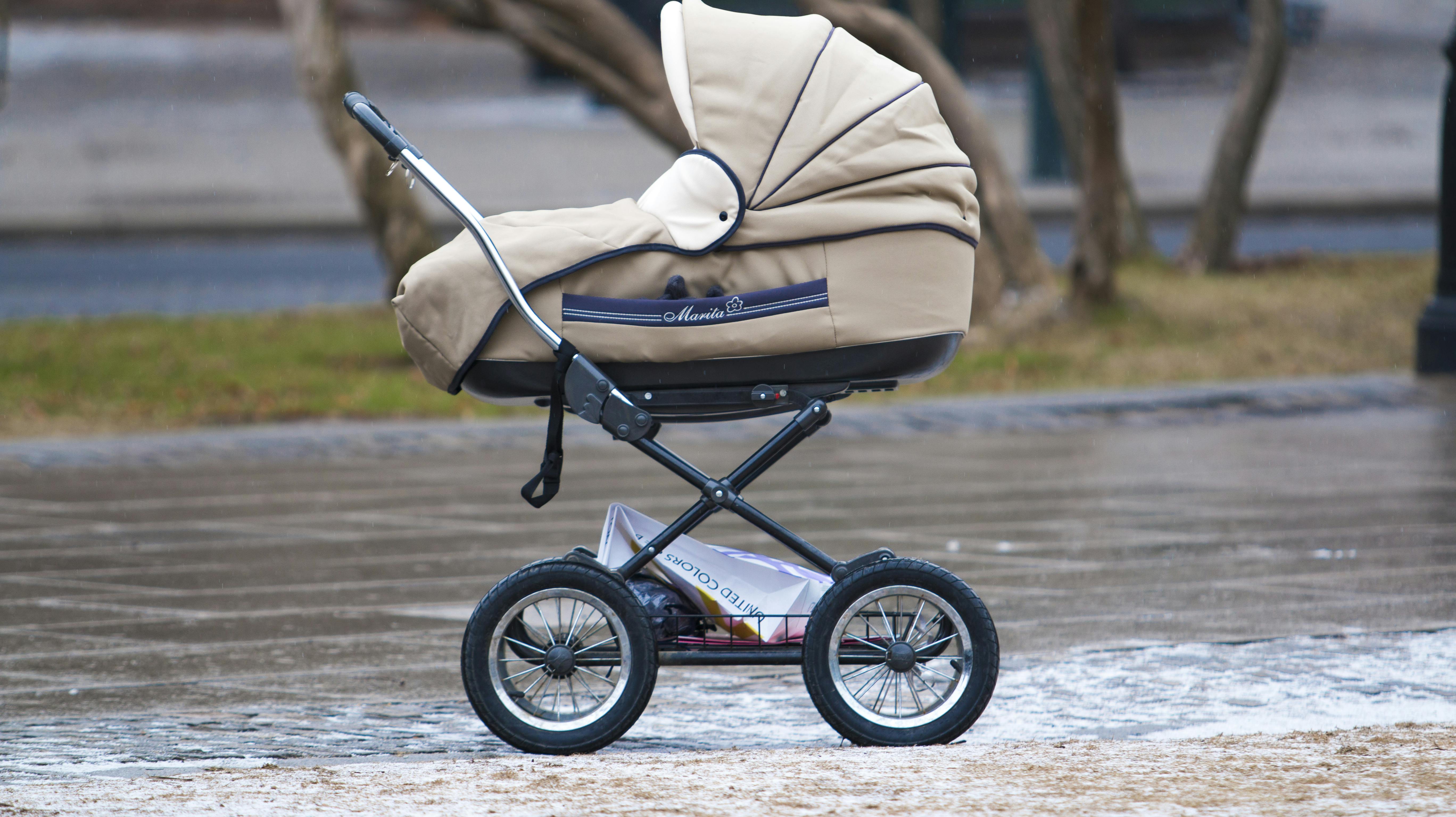 Ifølge TV2 Østjylland blev der i gennemsnit anmeldt lidt mere end otte barnevognstyverier hver måned i Aarhus Kommune i 2025.