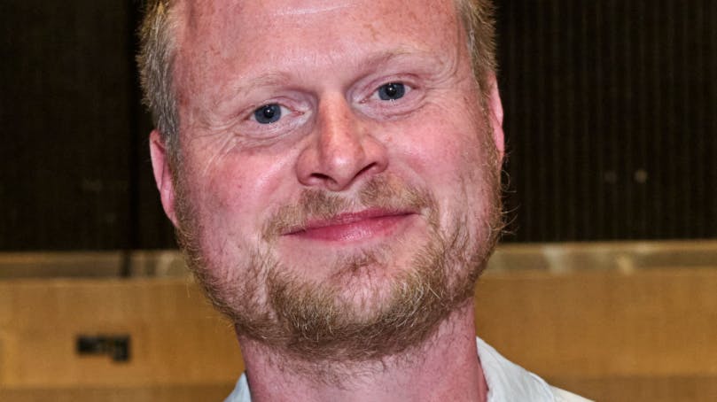 Jonatan Spang skal ikke længere spørge ekskonen til råds, hvis han beslutter at sælge huset.