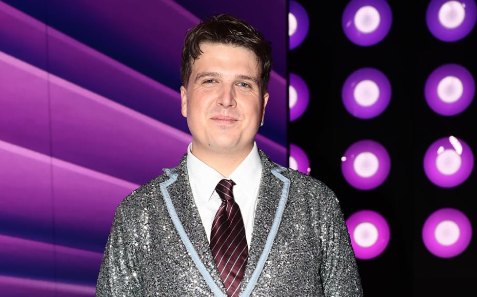 Det blev en angstfremkaldende tur gennem security, da Alfred Midé Erichsen i foråret fløj på nye eventyr med sin familie. 