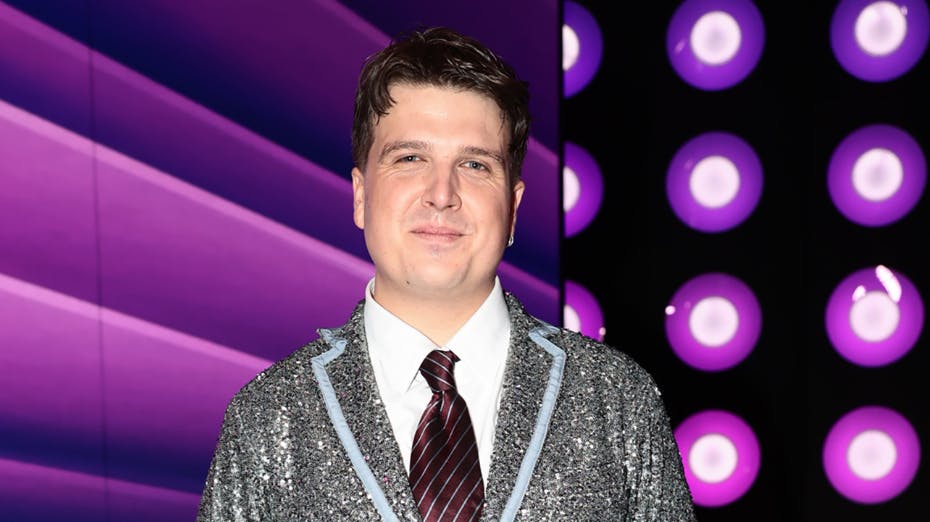 Det blev en angstfremkaldende tur gennem security, da Alfred Midé Erichsen i foråret fløj på nye eventyr med sin familie.