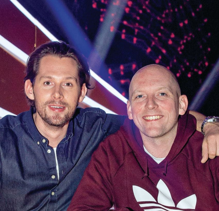 Rasmus Seebachs indtægter var sidste år ikke så høje, som de plejer at være. Her ses Rasmus med storebror Nicolai Seebach.