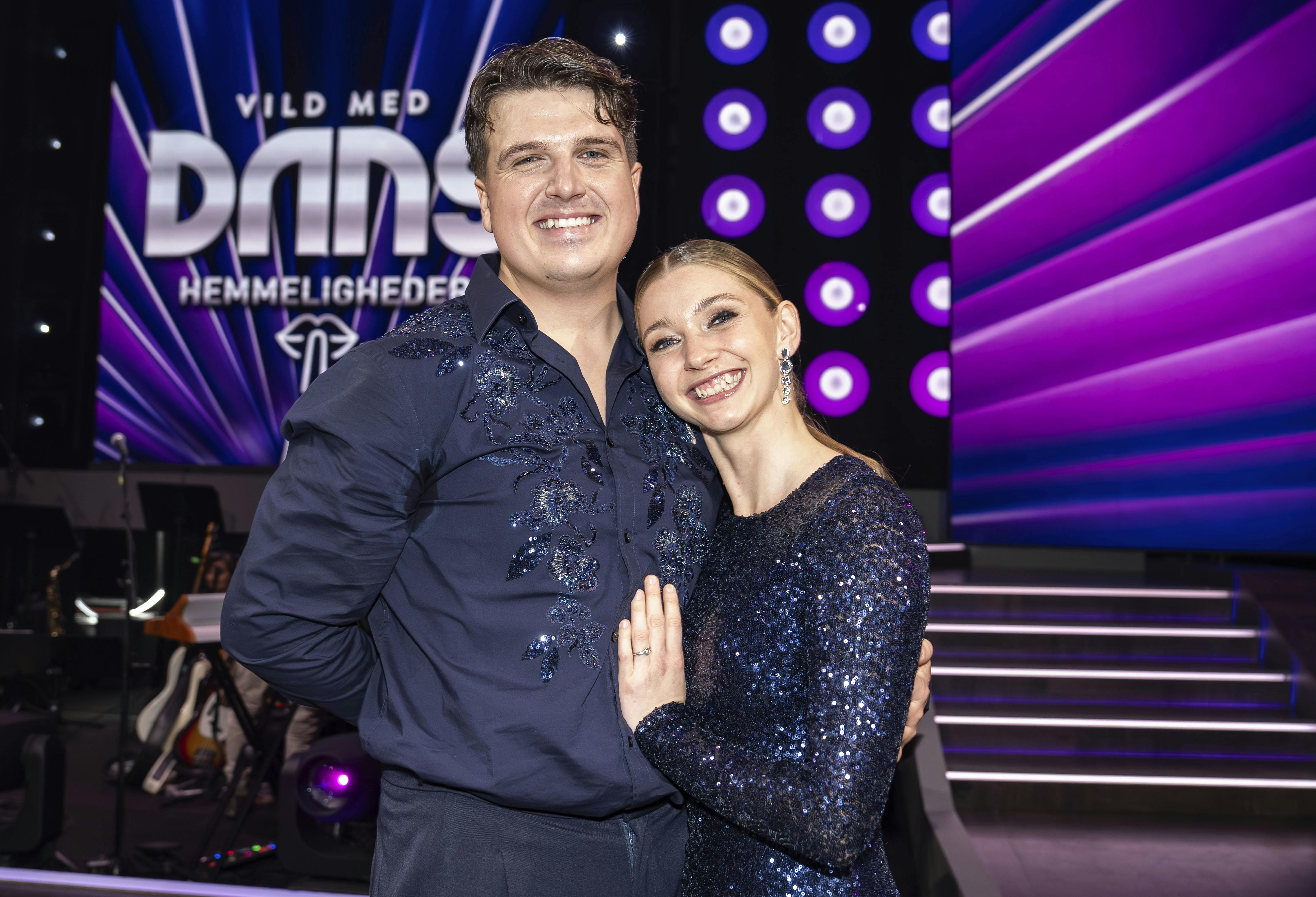 Følelserne fik frit løb, da Alfred gik på knæ og friede til Madeleine på toppen af en lille ø i Fiji i foråret.