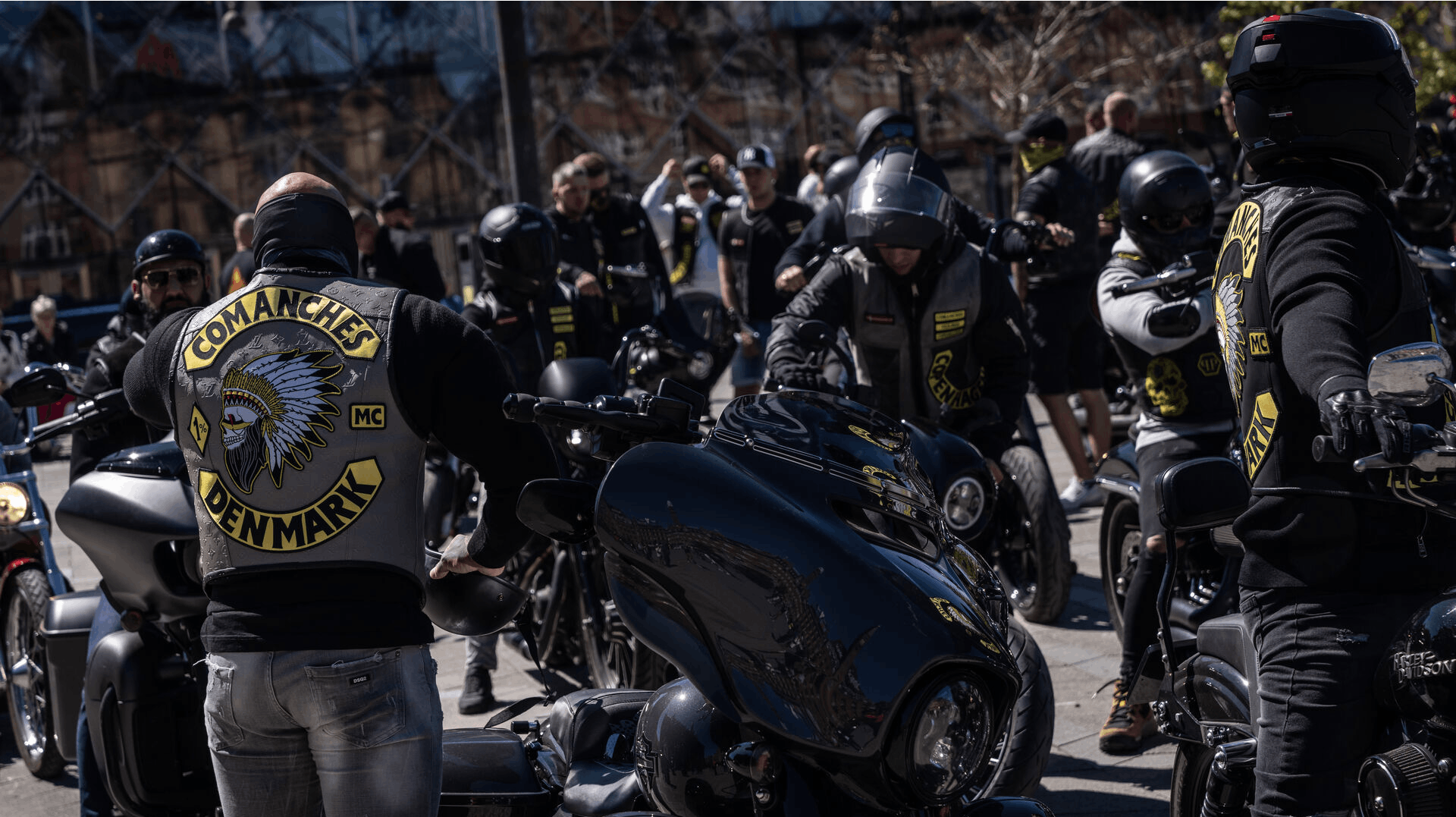 Rockere er normalt kendt for at køre på store motorcykler - den her rocker har ifølge politiet haft et særligt godt øje til de noget mindre el-cykler.