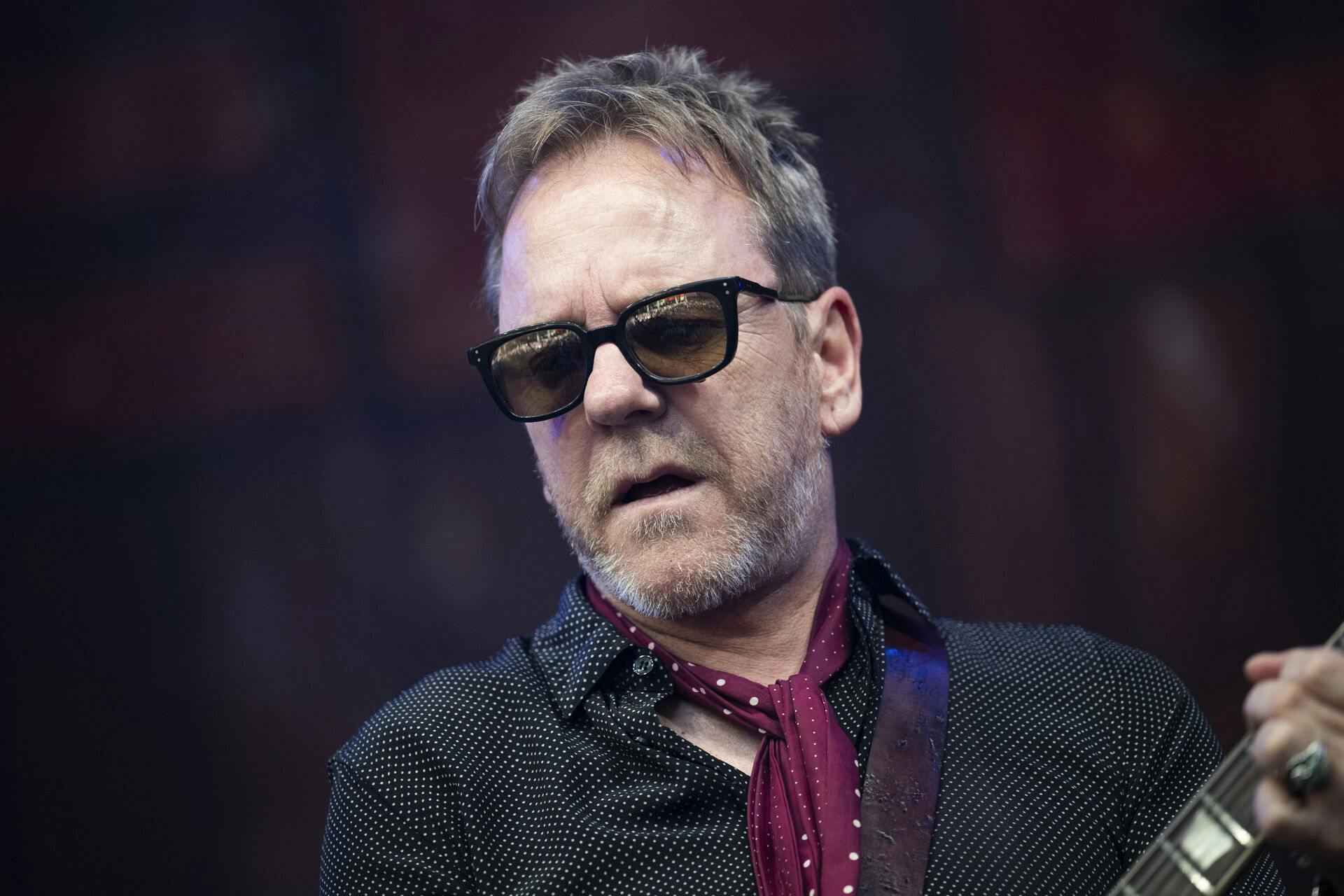 Kiefer Sutherland, bedst kendt fra tv-serien "24 timer", blev tilbageholdt af politiet i Hollywood efter mistanke om vold mod en chauffør. Dramaet udspillede sig kort efter midnat.