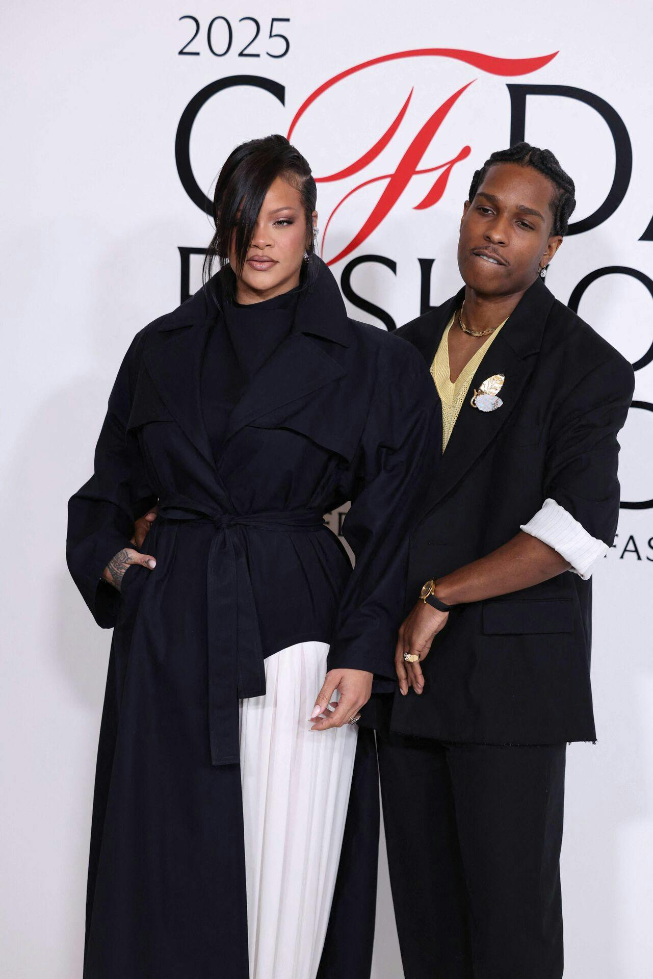 Rihanna og A$AP Rocky til  CFDA Fashion Awards på American Museum of Natural History i New York den 3. november 2025. 