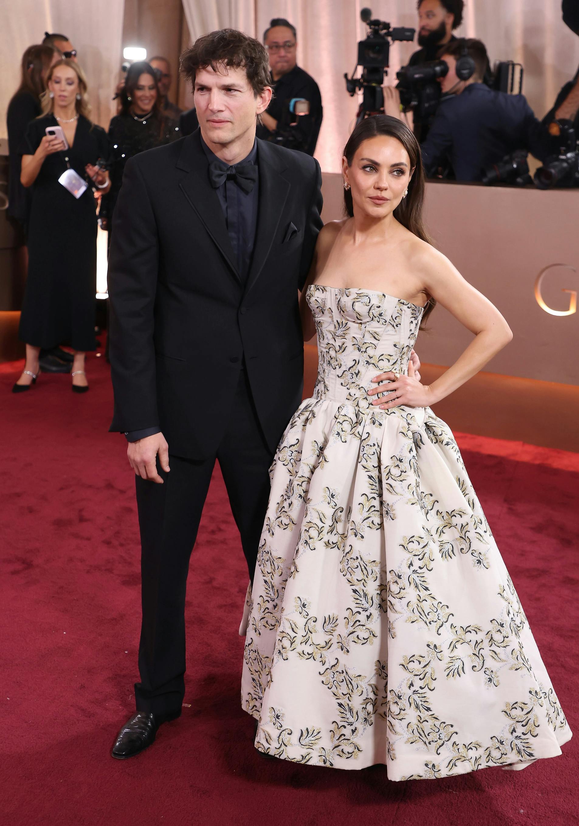 Ashton Kutcher og Mila Kunis var at finde på den røde løber ved Golden Globe Awards 2026.