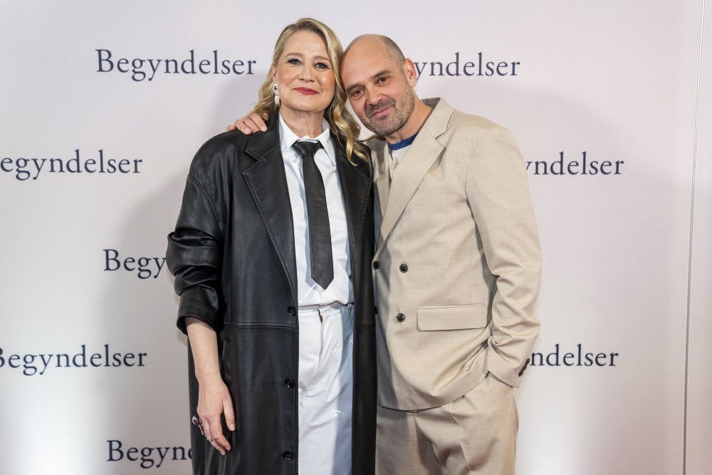 Trine Dyrholm og David Dencik til gallapremieren på dramaet "Begyndelser" i Imperial i København onsdag aften. Det er 20 år siden, de sidst spillede sammen. Det har været ventetiden værd, skriver Politiken i sin anmeldelse. - Foto: Ida Marie Odgaard/