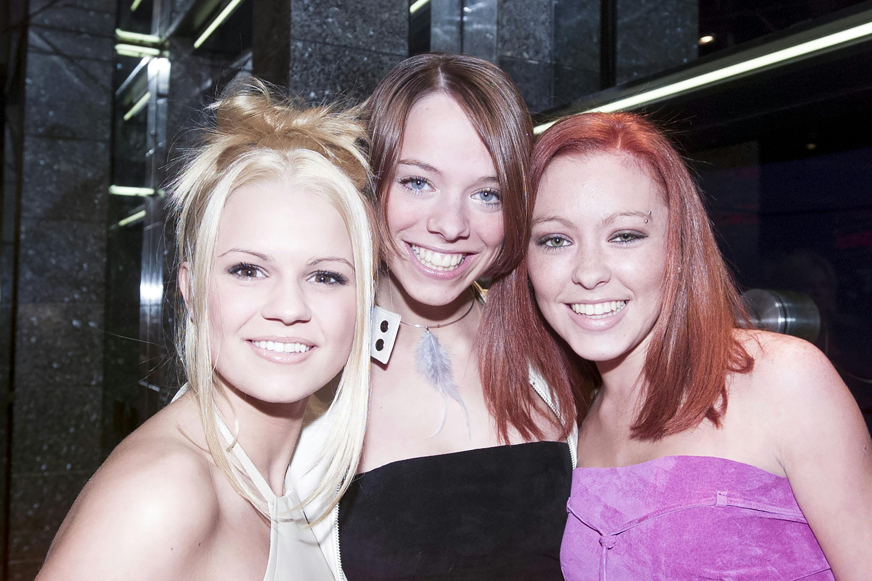 Kerry Katona blev kendt, da hun sammen med Natasha Hamilton og Liz McClarnon udgav musik som Atomic Kitten. 