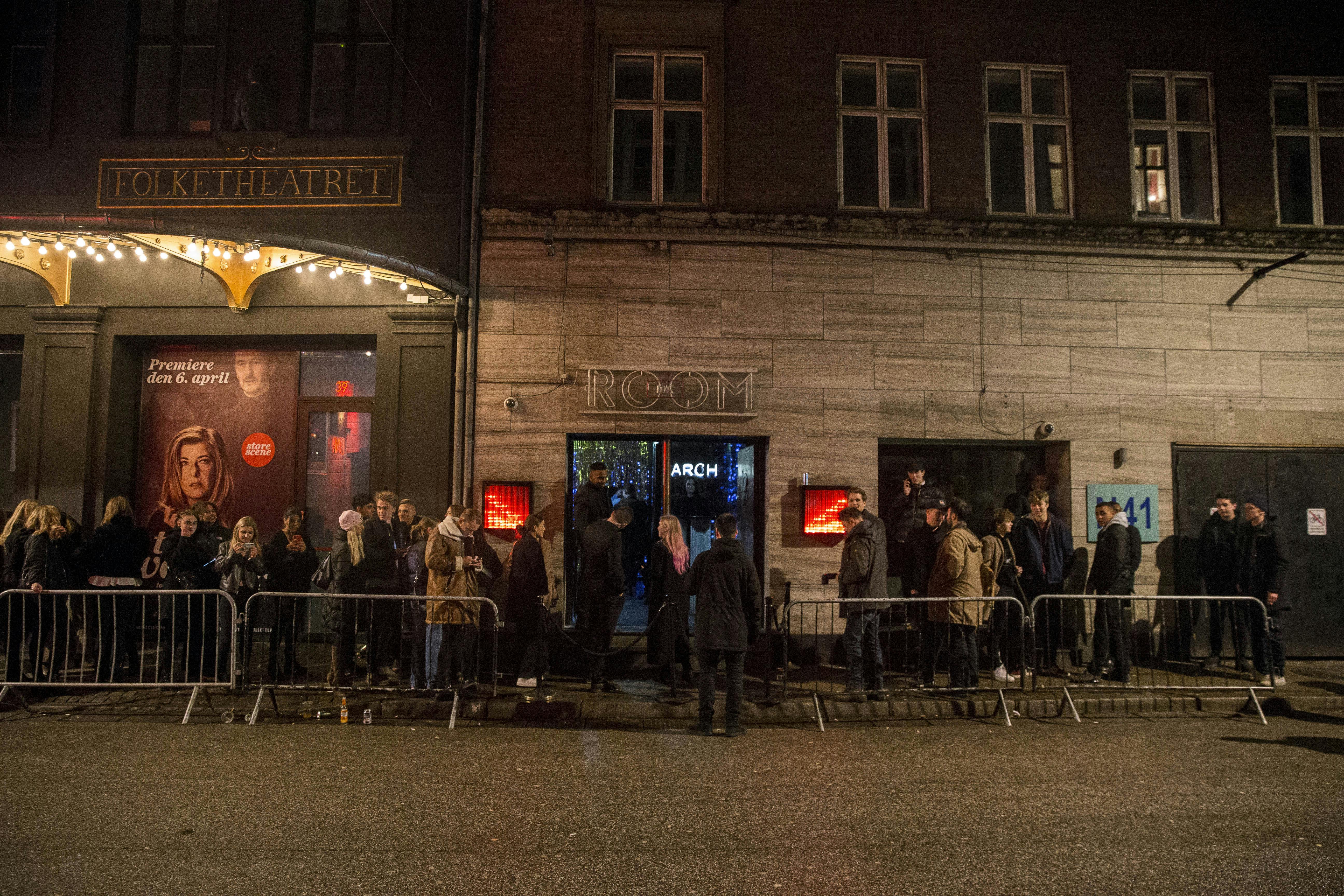 Det var herinde på natklubben Arch i København, at den landskendte musiker angiveligt gik amok på flere personer.