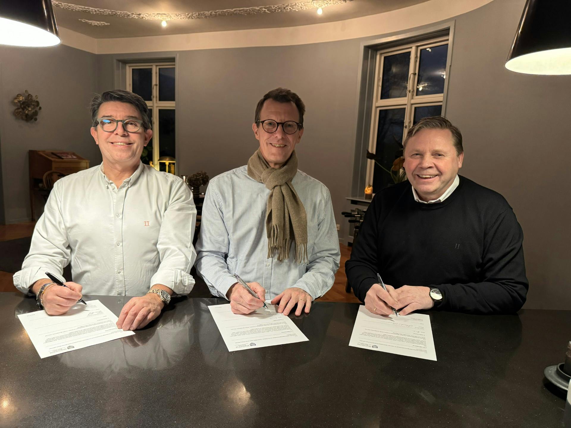 Prins Joachim, Oscar Davidsen Siesbye og Martin Berner skal for fremtiden køre for det nye hold - men i den samme velkendte bil.