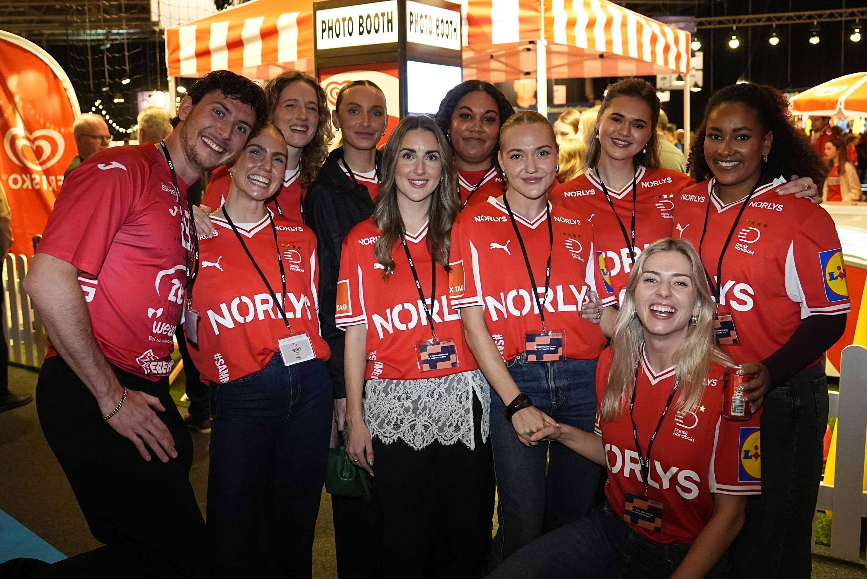 - Vi skal hygge os. Vi har glædet os vildt meget til at se dem. Der går langt imellem, så at skulle være sammen om håndbold, og at det er med hele ”Bachelor”-holdet, er dejligt. Der er grobund for, at det bliver en rigtig dejlig aften, lyder det fra Nicklas.