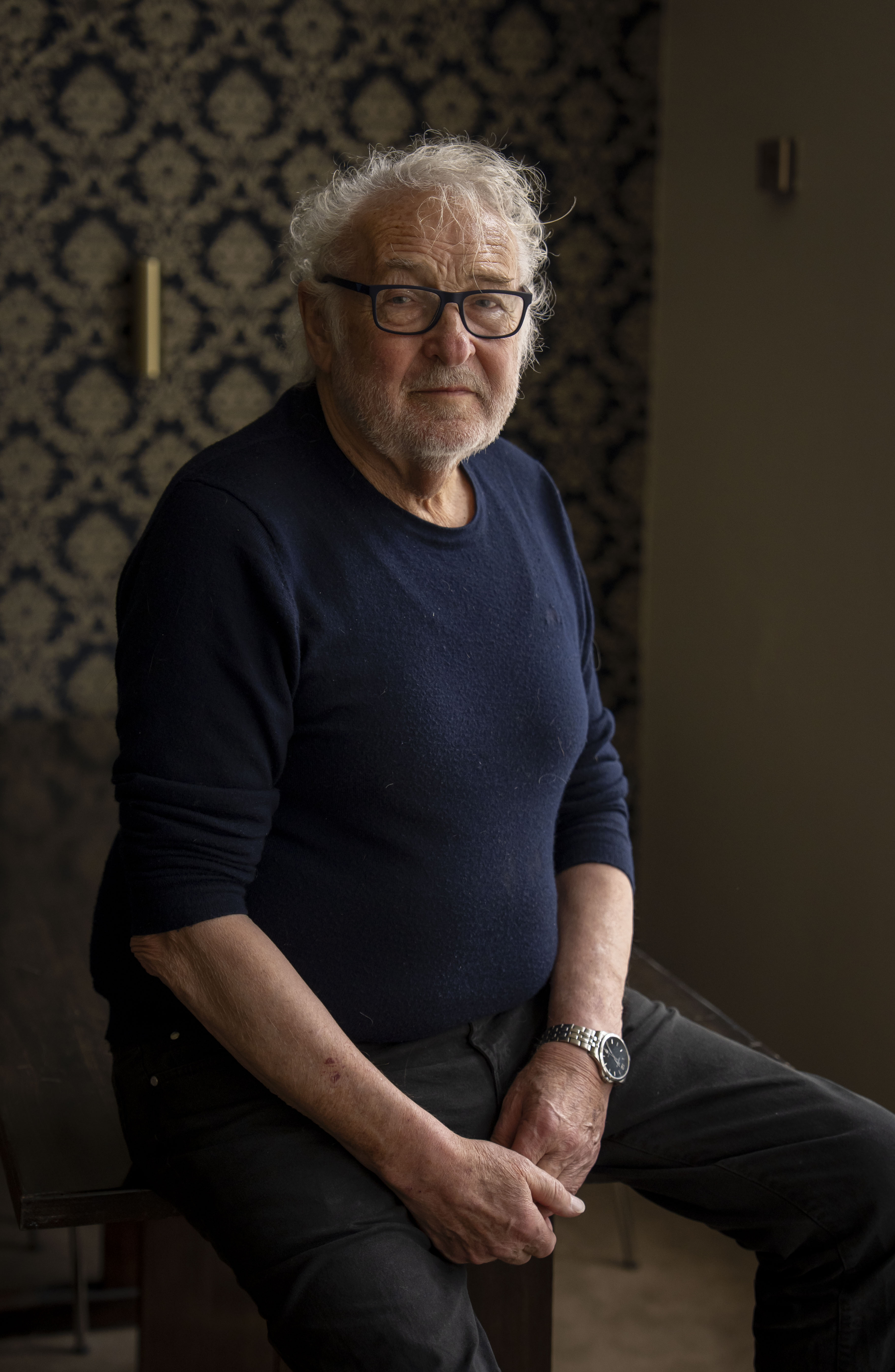 I år er det 10 år siden, at Niels Hausgaard, 81, faldt om med hjertestop og blev genoplivet. 