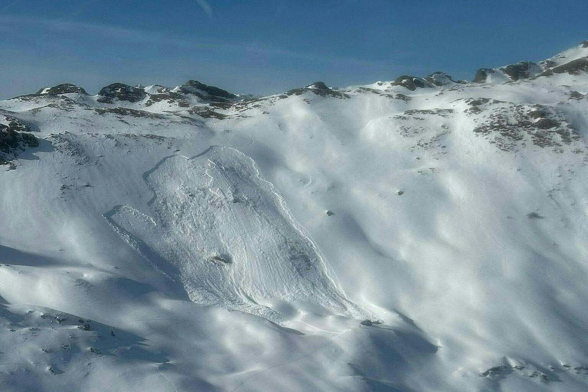 In this Handout picture made available by the Salzburg Mountain Rescue on January 17, 2026 show the scene of an avalanche near Bad Hofgastein, Austria. Five people died on January 17, 2026 in two avalanches in the Alps in Austria, the Austrian public broadcaster group ORF said. (Photo by various sources / AFP) / Austria OUT / RESTRICTED TO EDITORIAL USE - MANDATORY CREDIT "AFP PHOTO / APA/ Salzburg Mountain Rescue- HANDOUT - NO MARKETING NO ADVERTISING CAMPAIGNS - DISTRIBUTED AS A SERVICE TO CLIENTS
