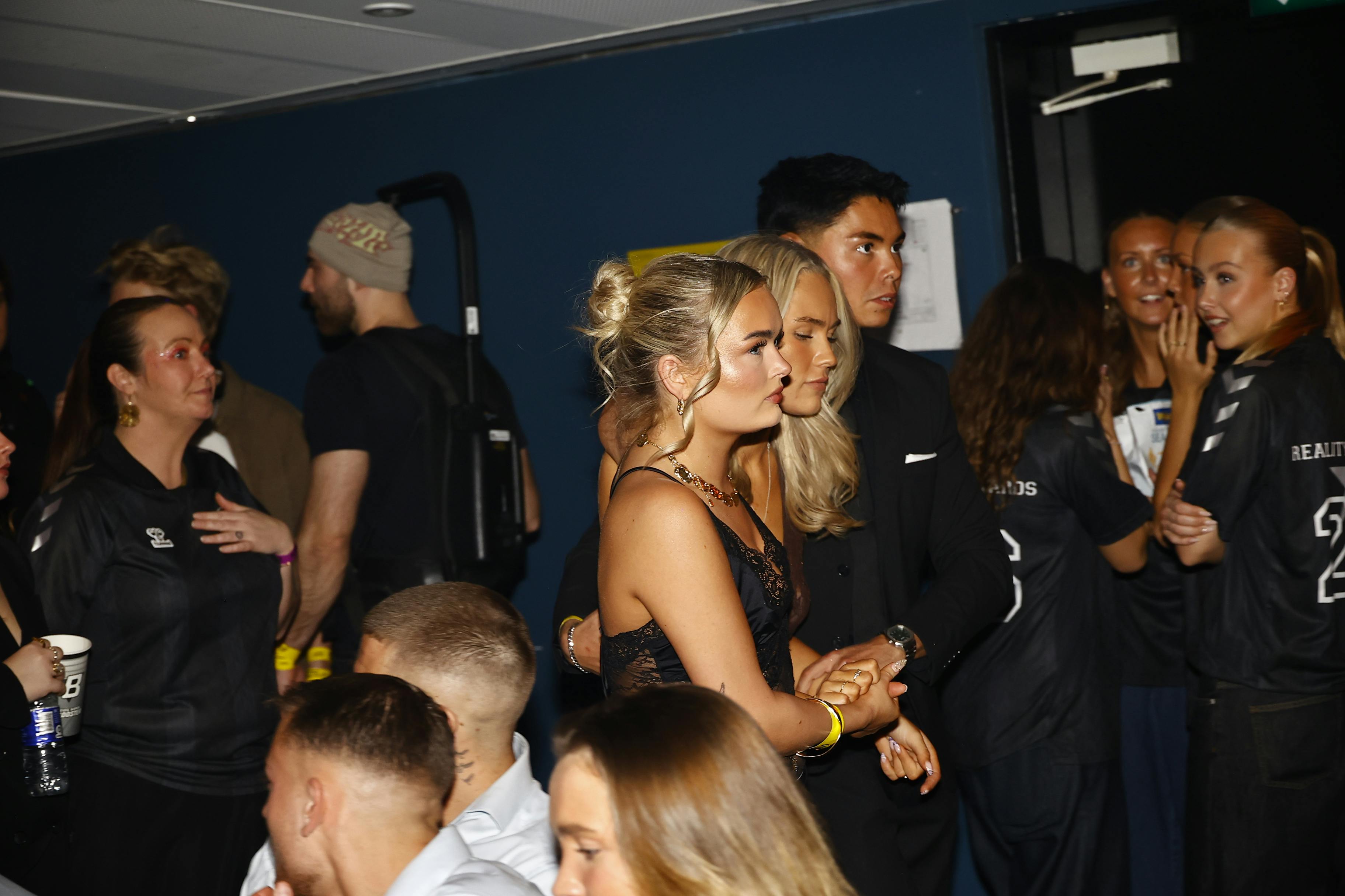 "Paradise"-vennerne Josefine og Oliver fulgte Nikoline ud.