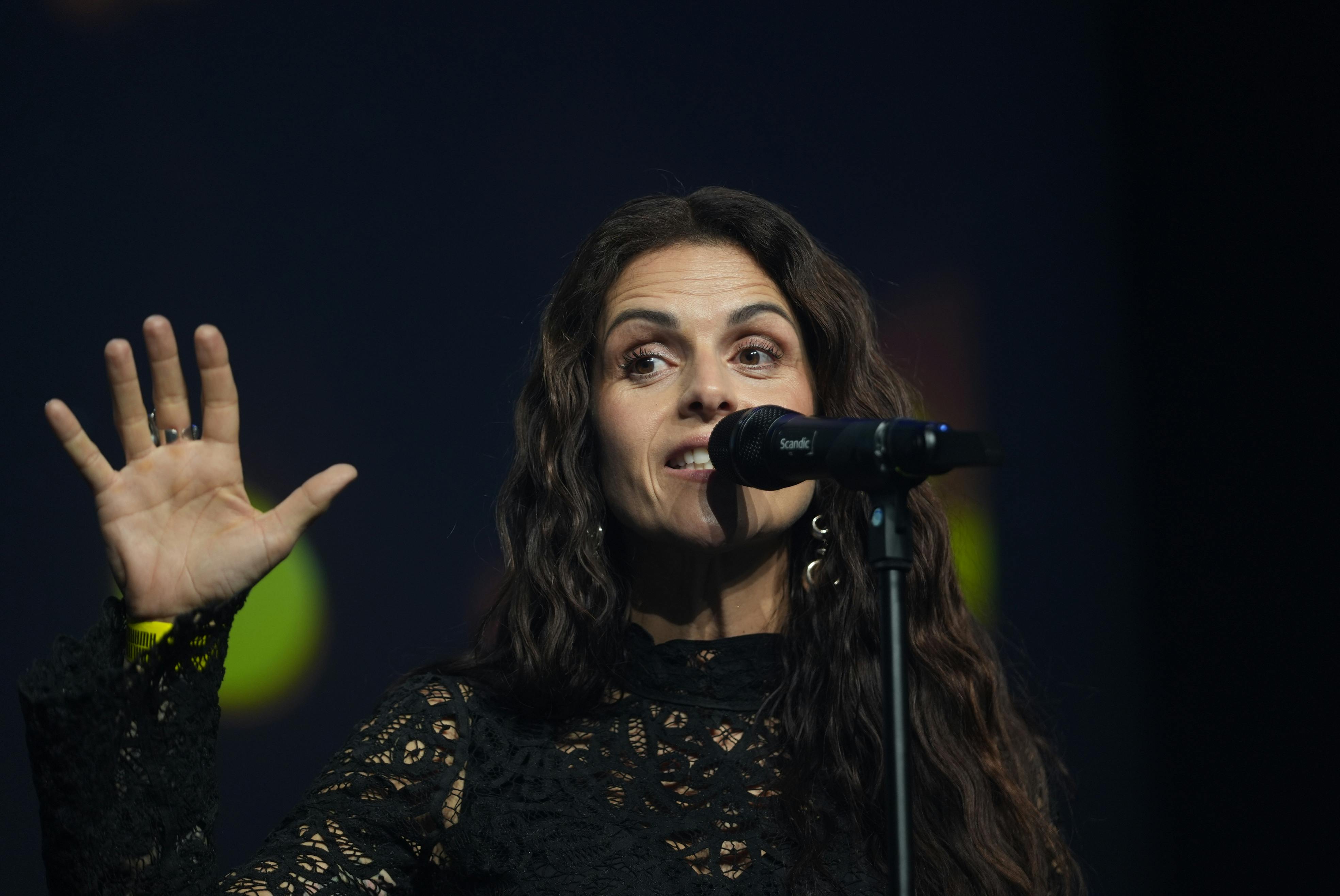 Petra havde et klart budskab på scenen, men det vides ikke hvor mange der faktisk lyttede med.