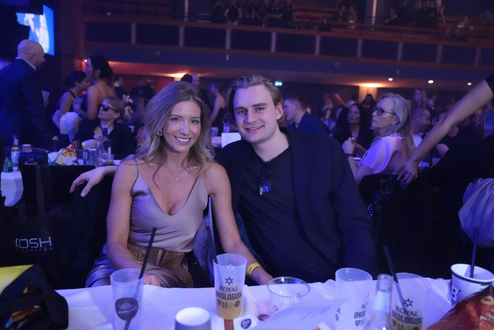 Carla og Carl smilte venligt til fotografen.