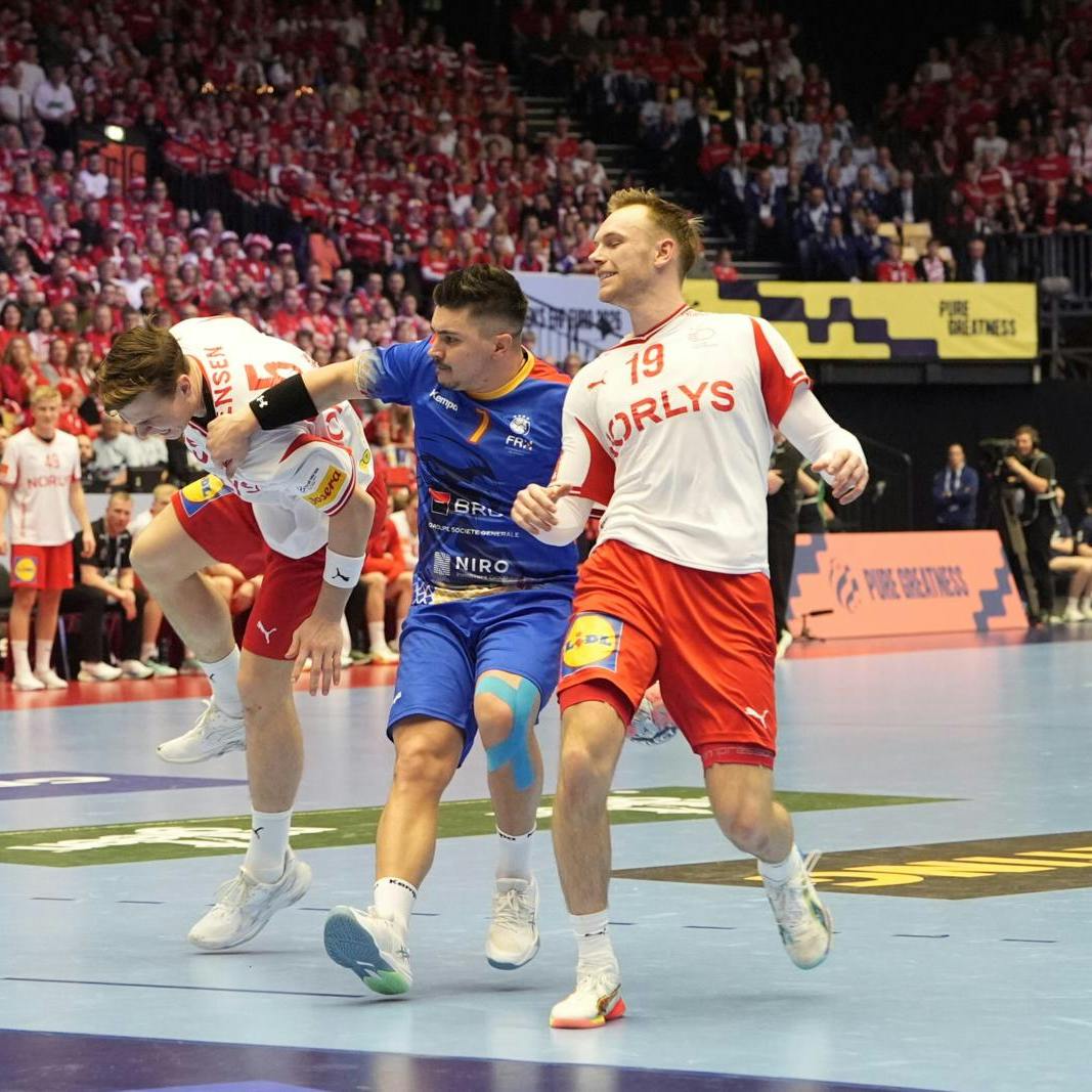 Her rammer den uheldige skade Lukas Jørgensen.