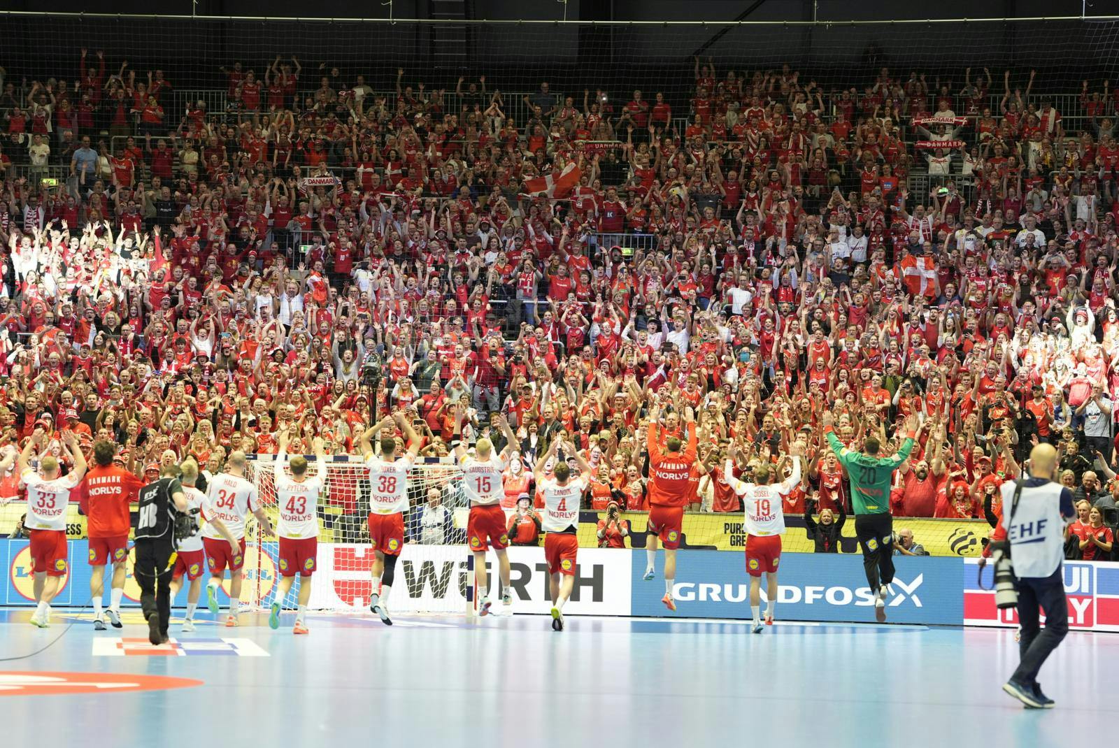 Med stærkt forsvar og en brandkamp af Kevin Møller i målet blev sejren aldrig for alvor truet, og de danske EM-favoritter viste klasse fra start til slut.