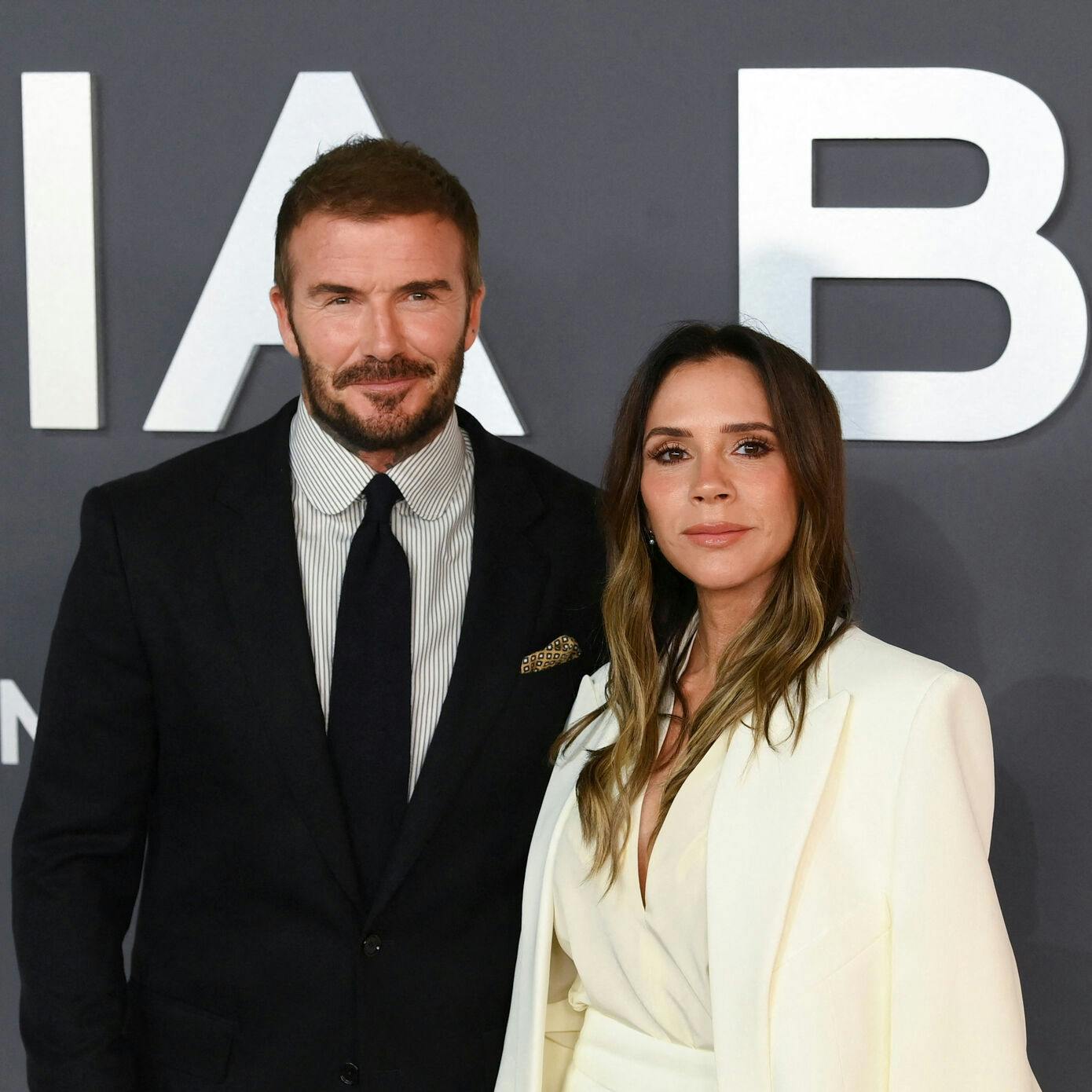 Victoria Beckham og David Beckham bliver slagtet af deres søn.