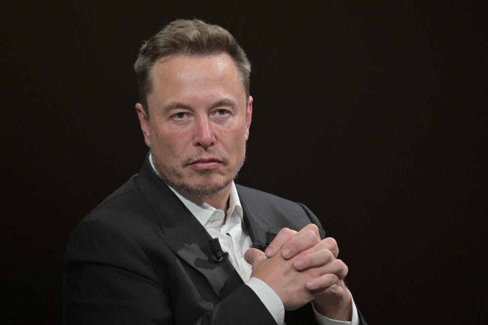Den amerikanske rigmand Elon Musk ligger fortsat i toppen på Forbes' liste over verdens milliardærer. Det fremgår på listen, at han besidder en nettoformue på 779,6 milliarder dollar. (Arkivfoto). - Foto: Alain Jocard/Ritzau Scanpix