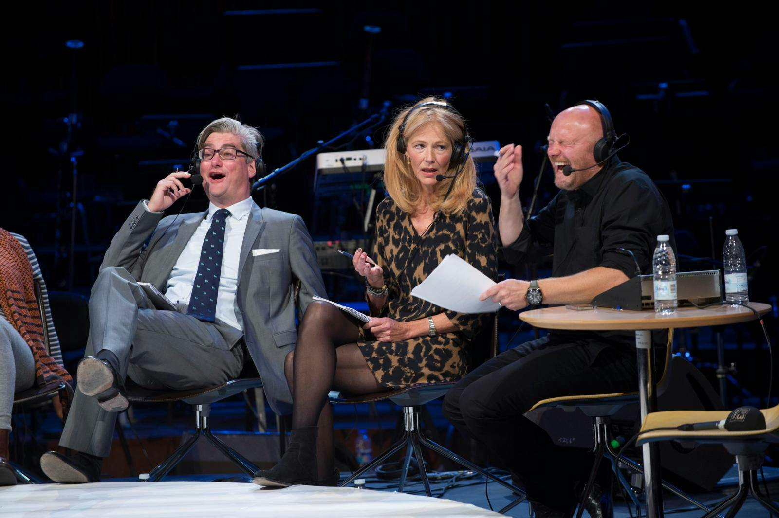 Mads Steffensen var altid godt underholdt i hendes selskab, hvilket man tydeligt kunne se, da "Mads og monopolet" fejrede tiårsjubilæum.