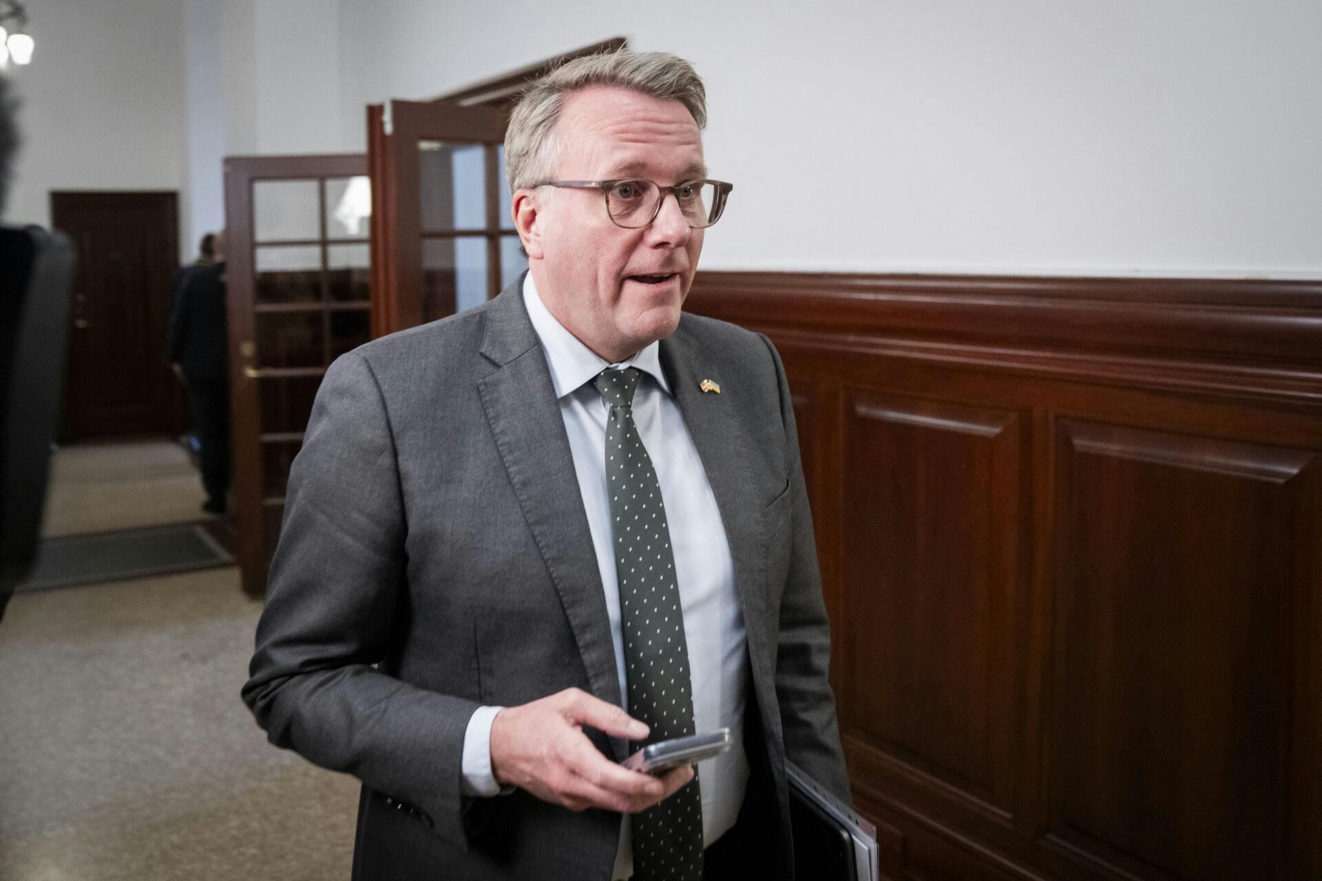 Erhversminister Morten Bødskov (S) ankommer til Møde i Socialdemokratiets folketingsgruppe på Christiansborg tirsdag den 2. december 2025.. (Foto: Sebastian Elias Uth/Ritzau Scanpix)