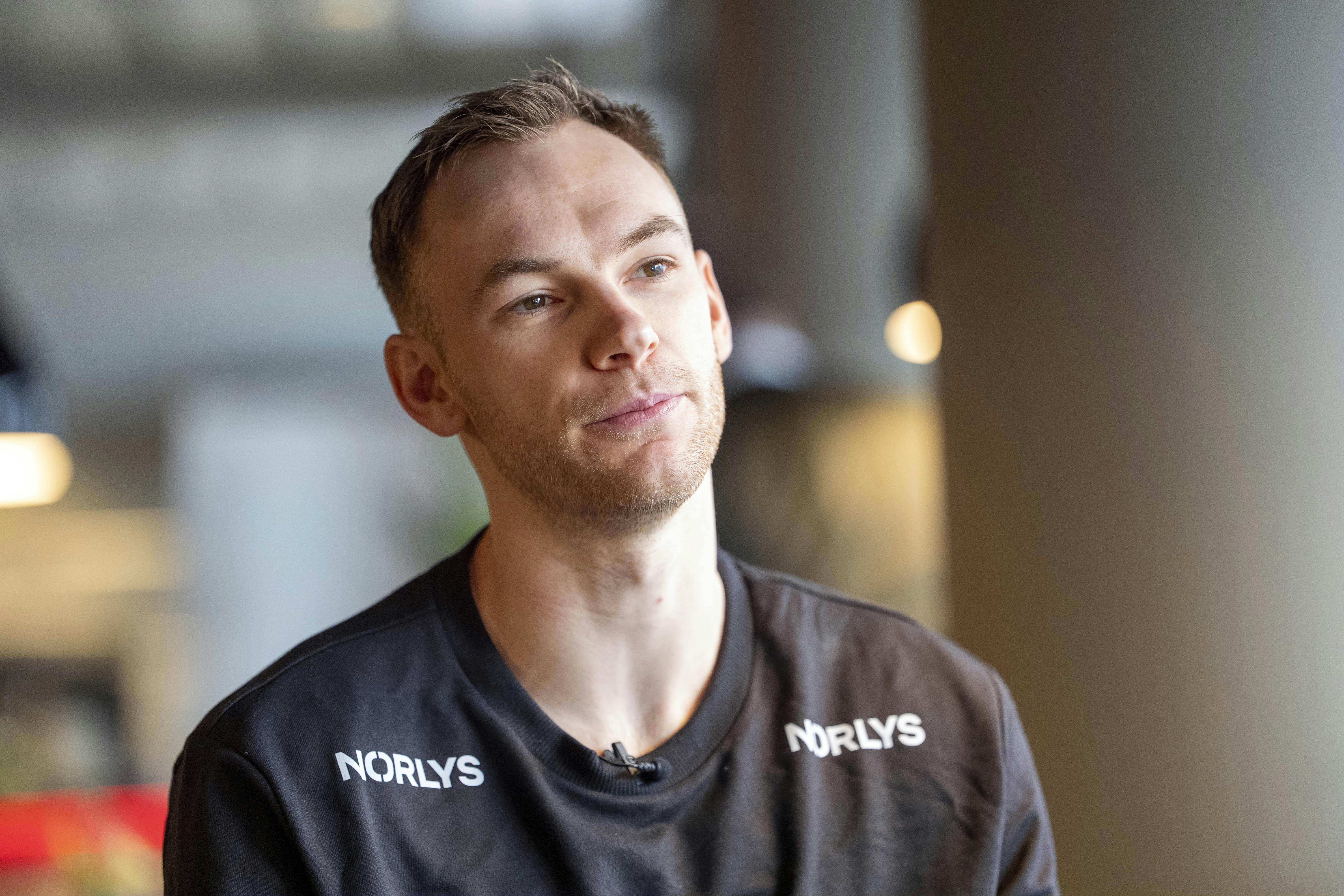 Mathias Gidsel tog fat i en af modstanderne undervejs i opgøret.&nbsp;