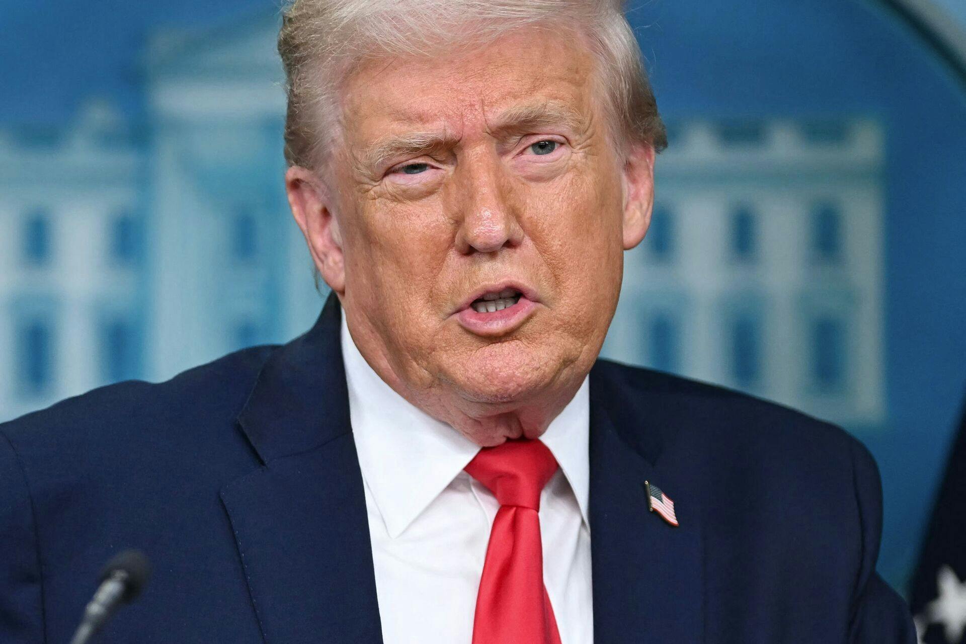 Donald Trump afventer i spænding, hvad afgørelsen om told bliver.