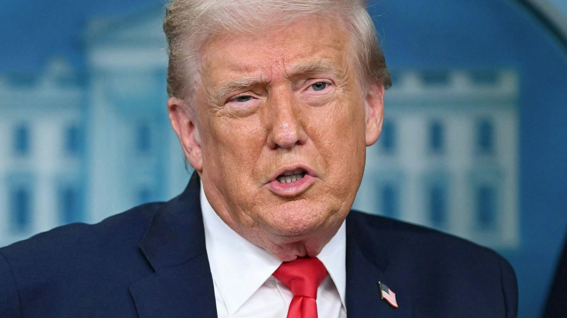 Donald Trump afventer i spænding, hvad afgørelsen om told bliver.