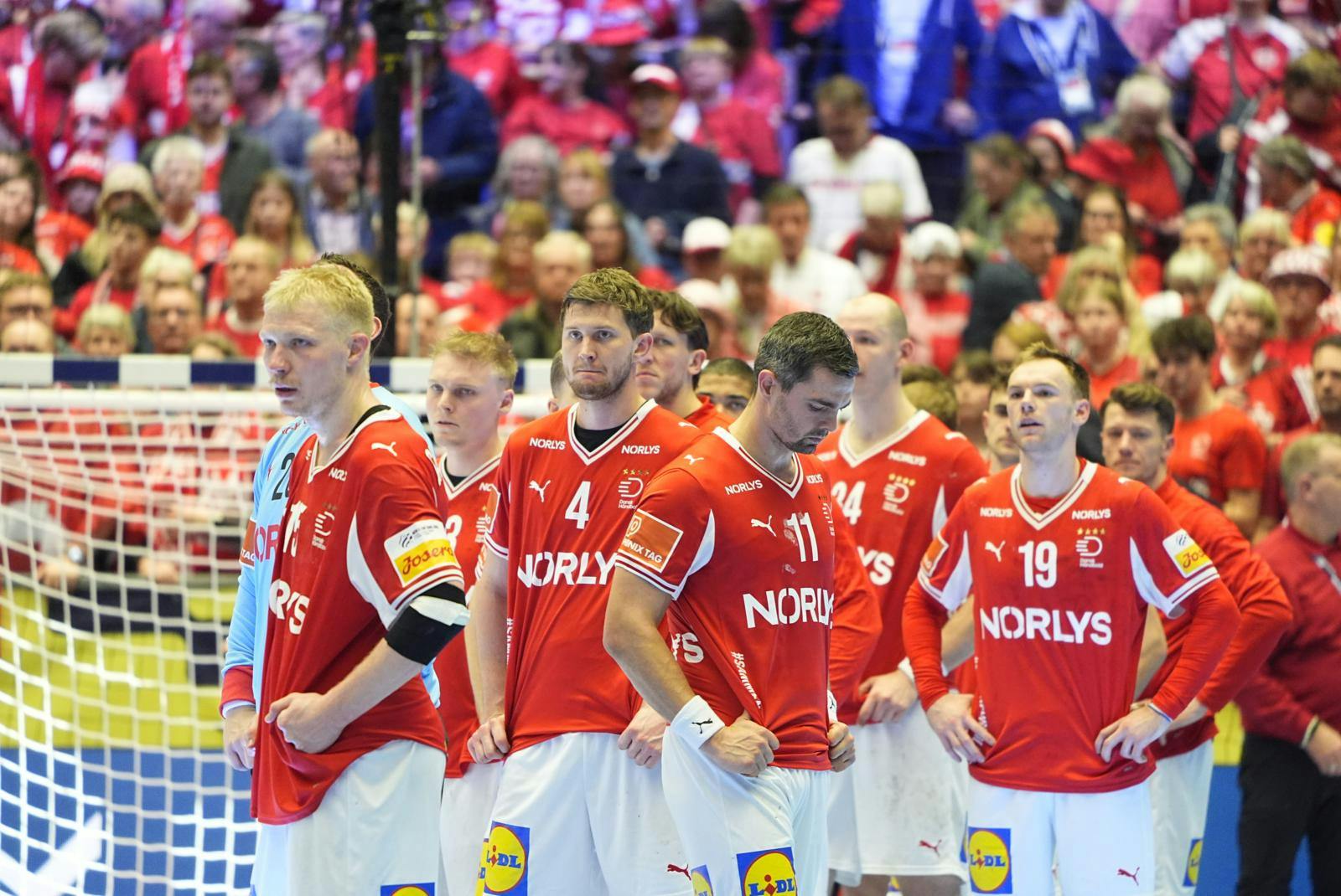 De danske herrer havde en hård dag i hallen tirsdag aften. 