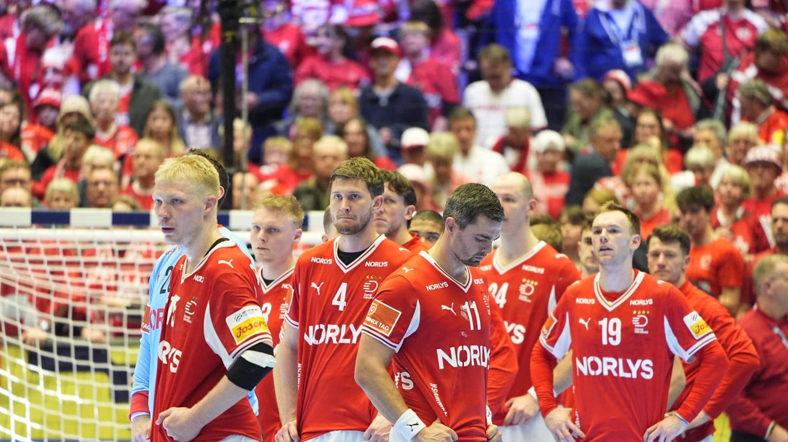 De danske herrer havde en hård dag i hallen tirsdag aften.