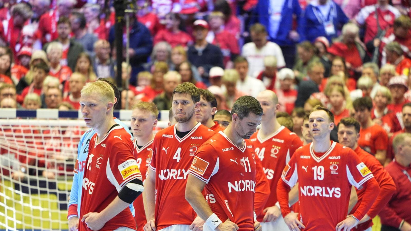 De danske herrer havde en hård dag i hallen tirsdag aften.